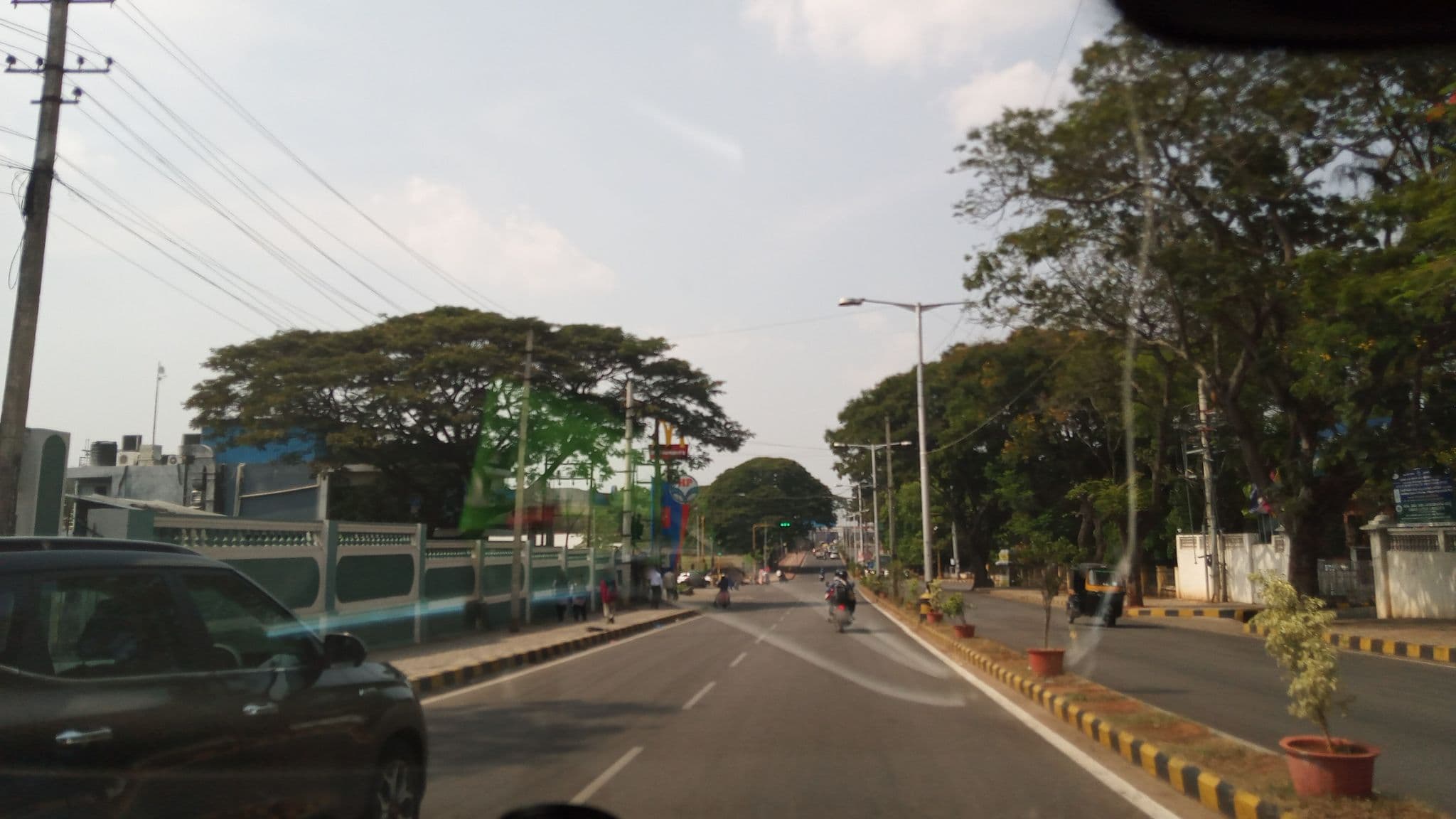 Street view near Hotel Mayura Hoysala, Mysuru — © pradeepbv (CC BY-SA · Mapillary)