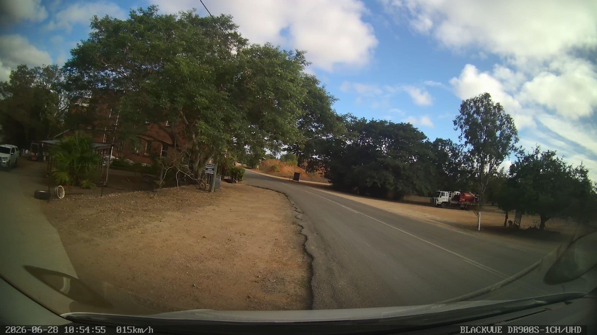 Street view near Outback Railway Hotel Freecamping, Queenton — © bob3bob3 (CC BY-SA · Mapillary)