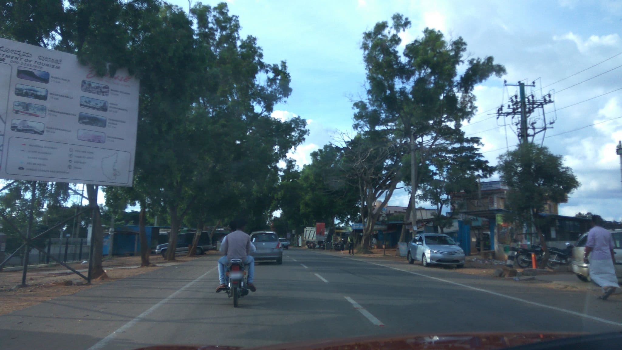 Street view near Nandi Upahara, Devanahalli — © natarajakaveeti (CC BY-SA · Mapillary)