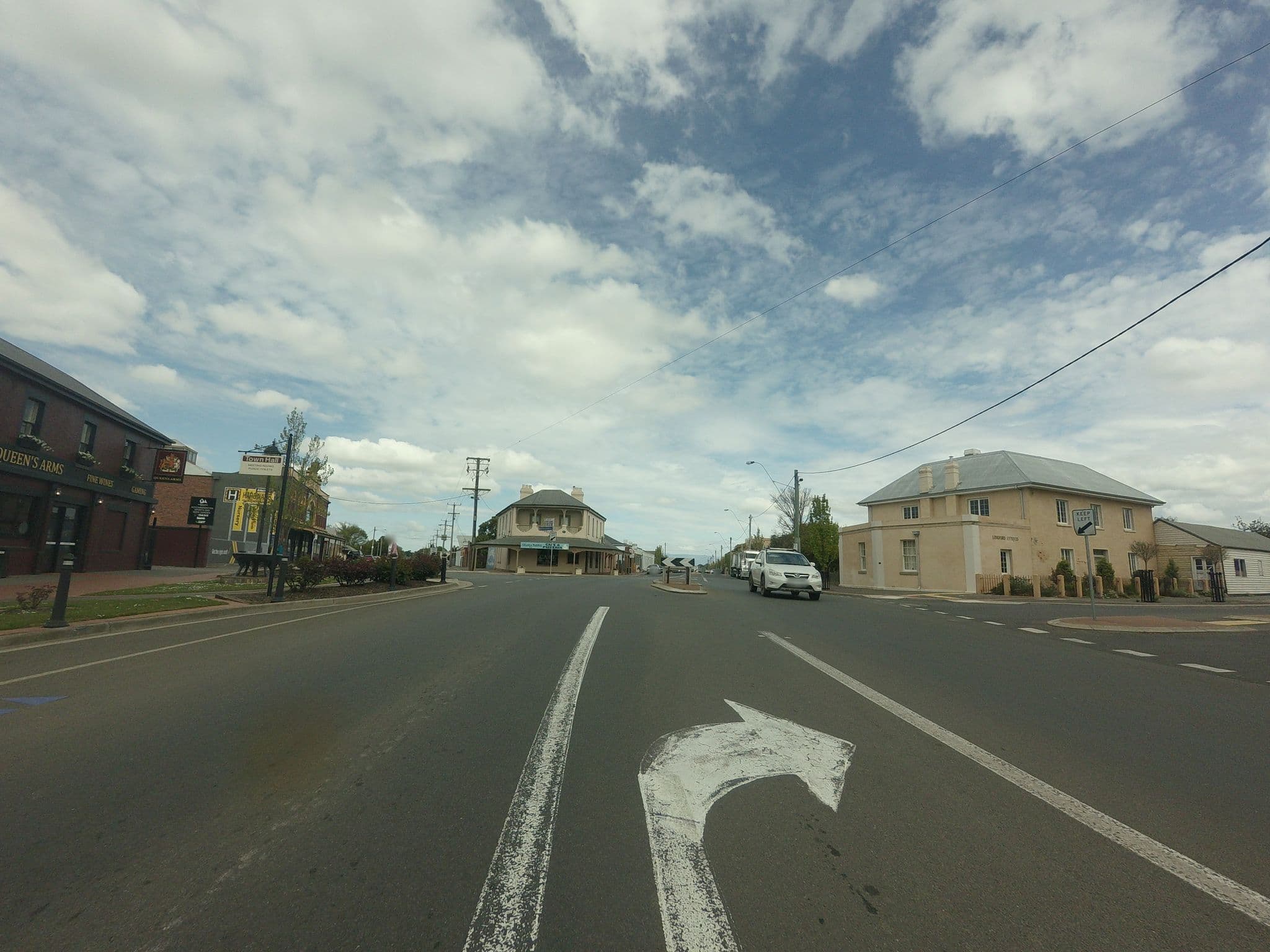 Street view near The Queen's Arms Hotel, Longford — © tastrax (CC BY-SA · Mapillary)