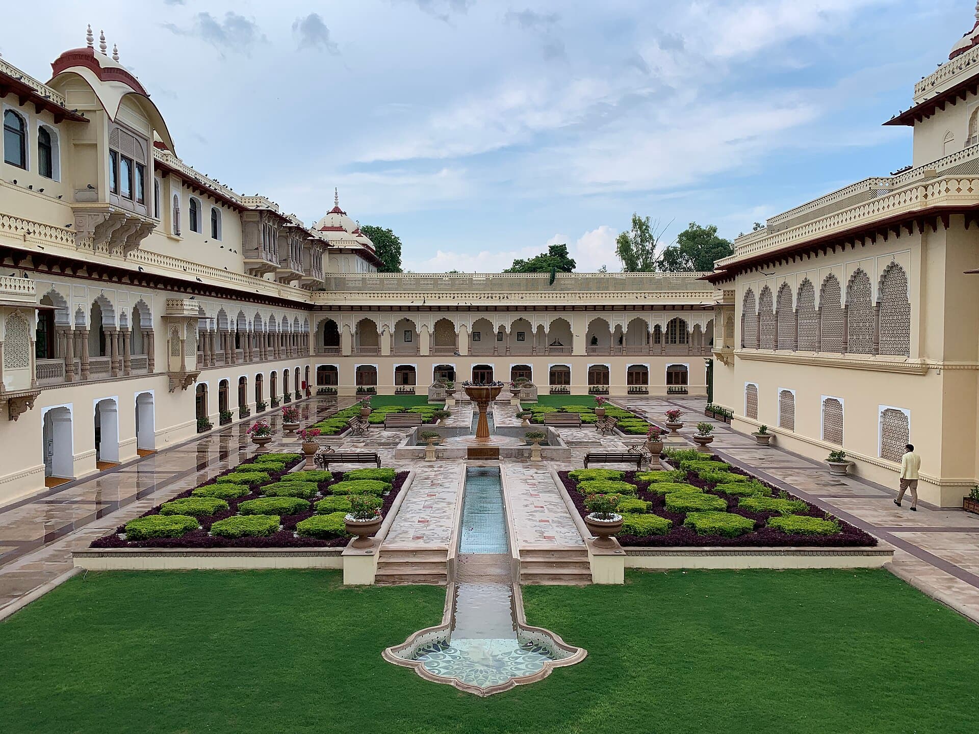 Taj Rambagh Palace (via Wikimedia Commons, CC BY-SA 4.0)