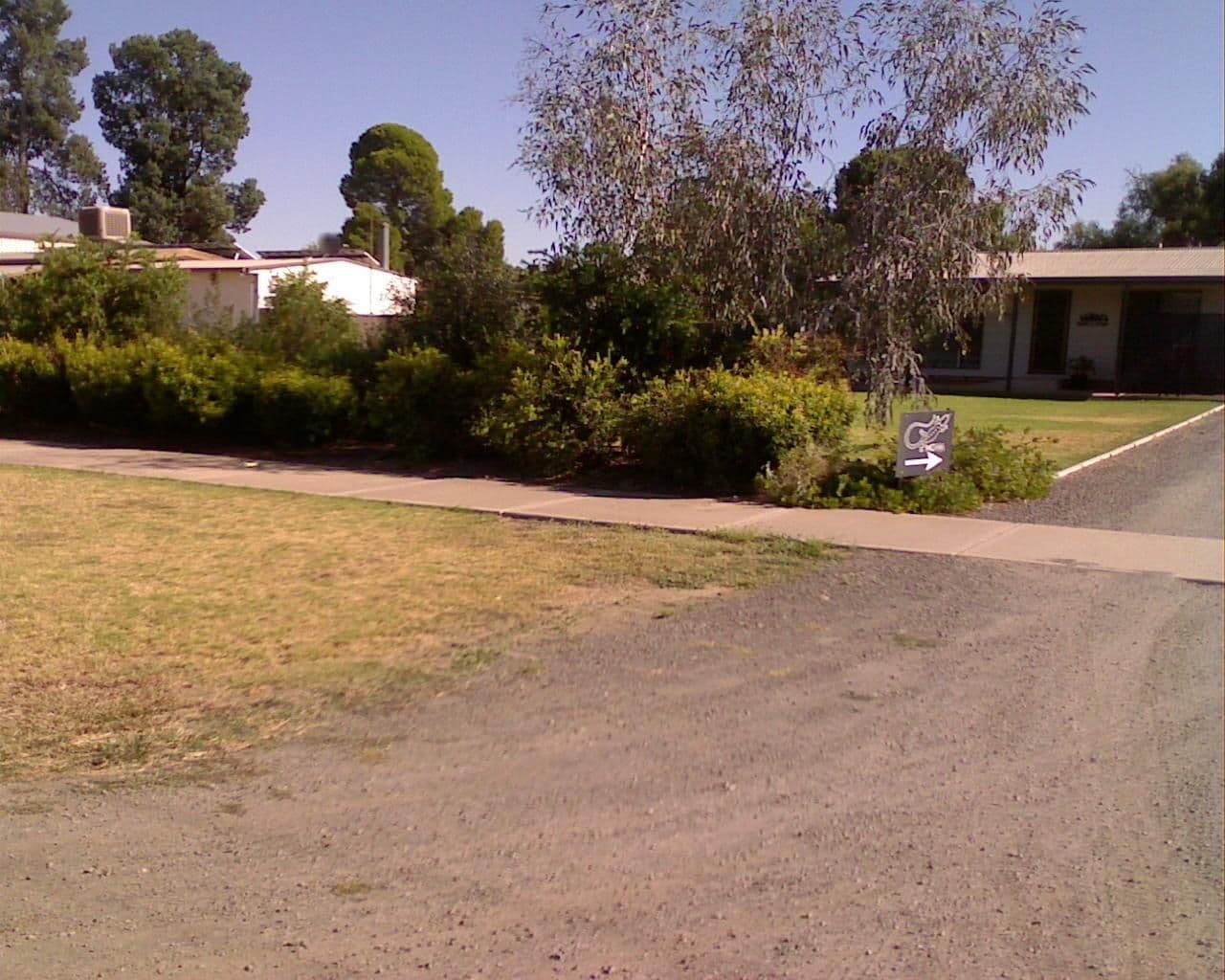 Street view near Darlington Point Motel, Darlington Point โ ยฉ bob3bob3 (CC BY-SA ยท Mapillary)