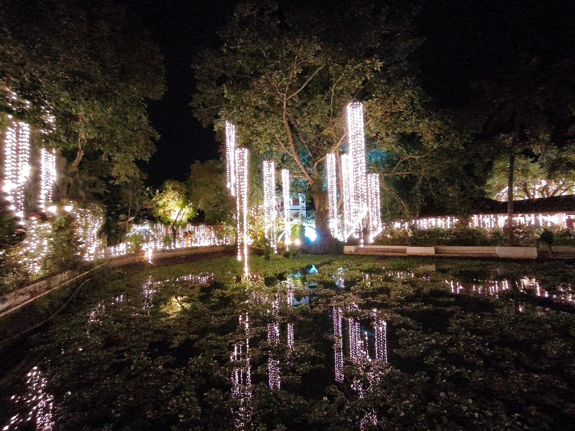 Hotel Windsor Castle (via Wikimedia Commons, CC BY 4.0)