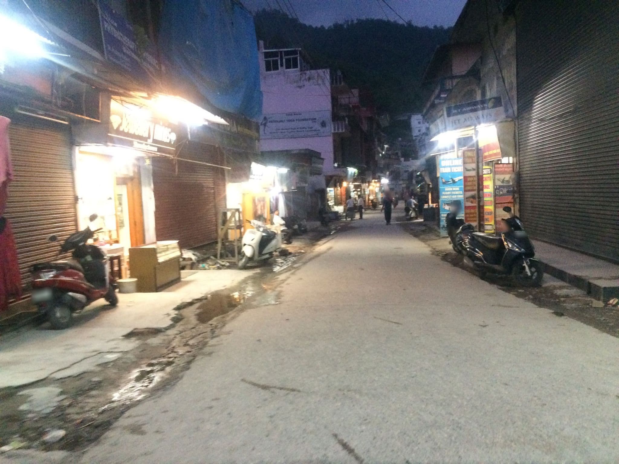 Street view near Dharm Yatri Nivas, Rishīkesh