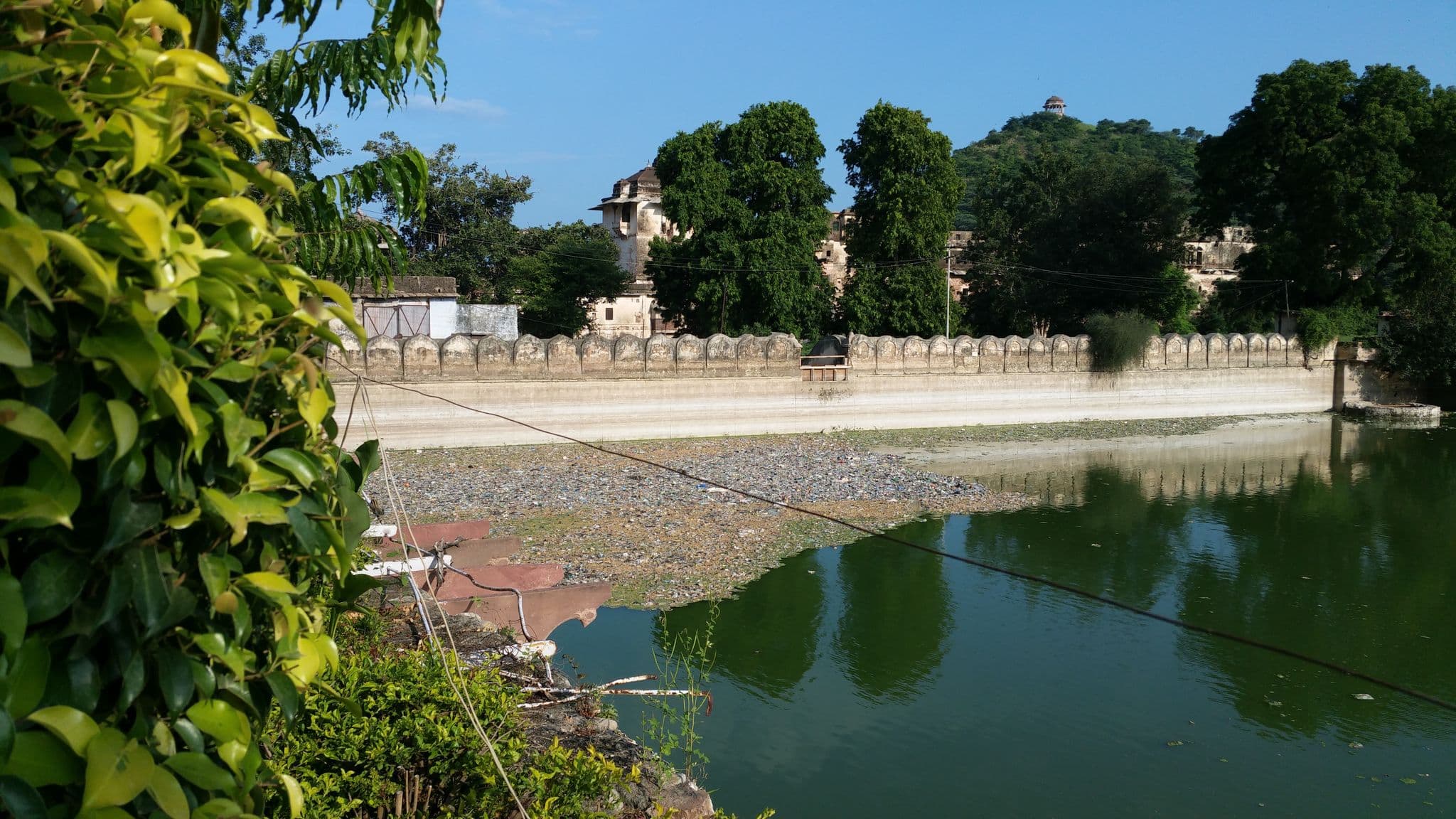 Street view near Nawal Sagar Palace Hotel, Būndi — © shlublu (CC BY-SA · Mapillary)