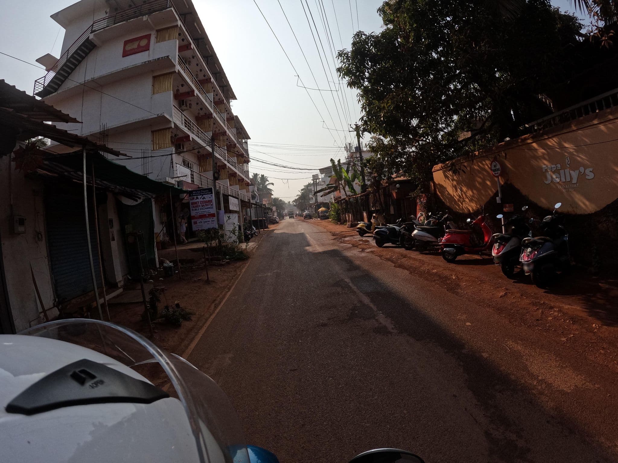Street view near Papa Jolly, Mandrem — © lucomsky (CC BY-SA · Mapillary)