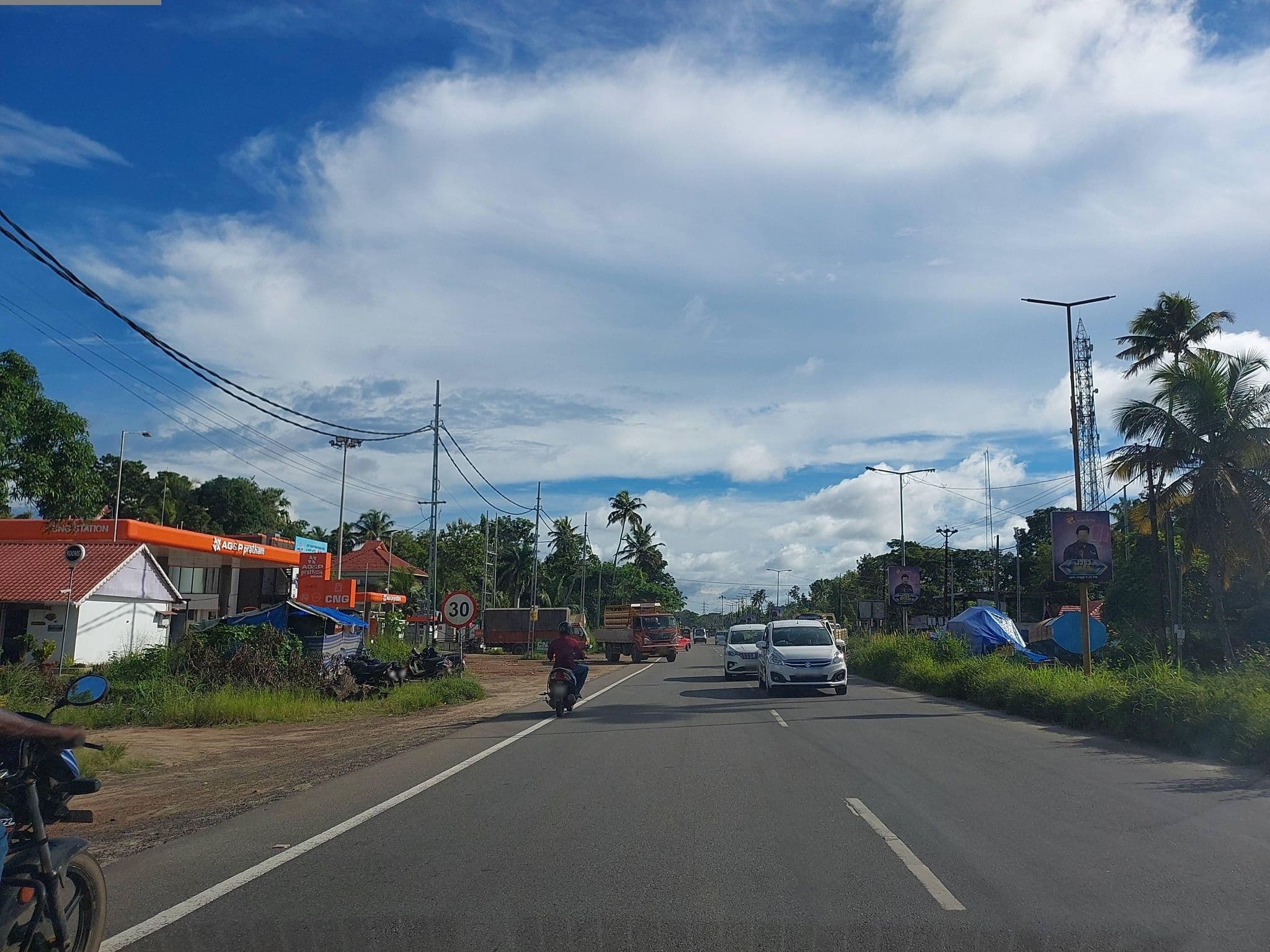 Street view near Cherry Square Ldoge, Vayalār — © V15 (CC BY-SA · Mapillary)