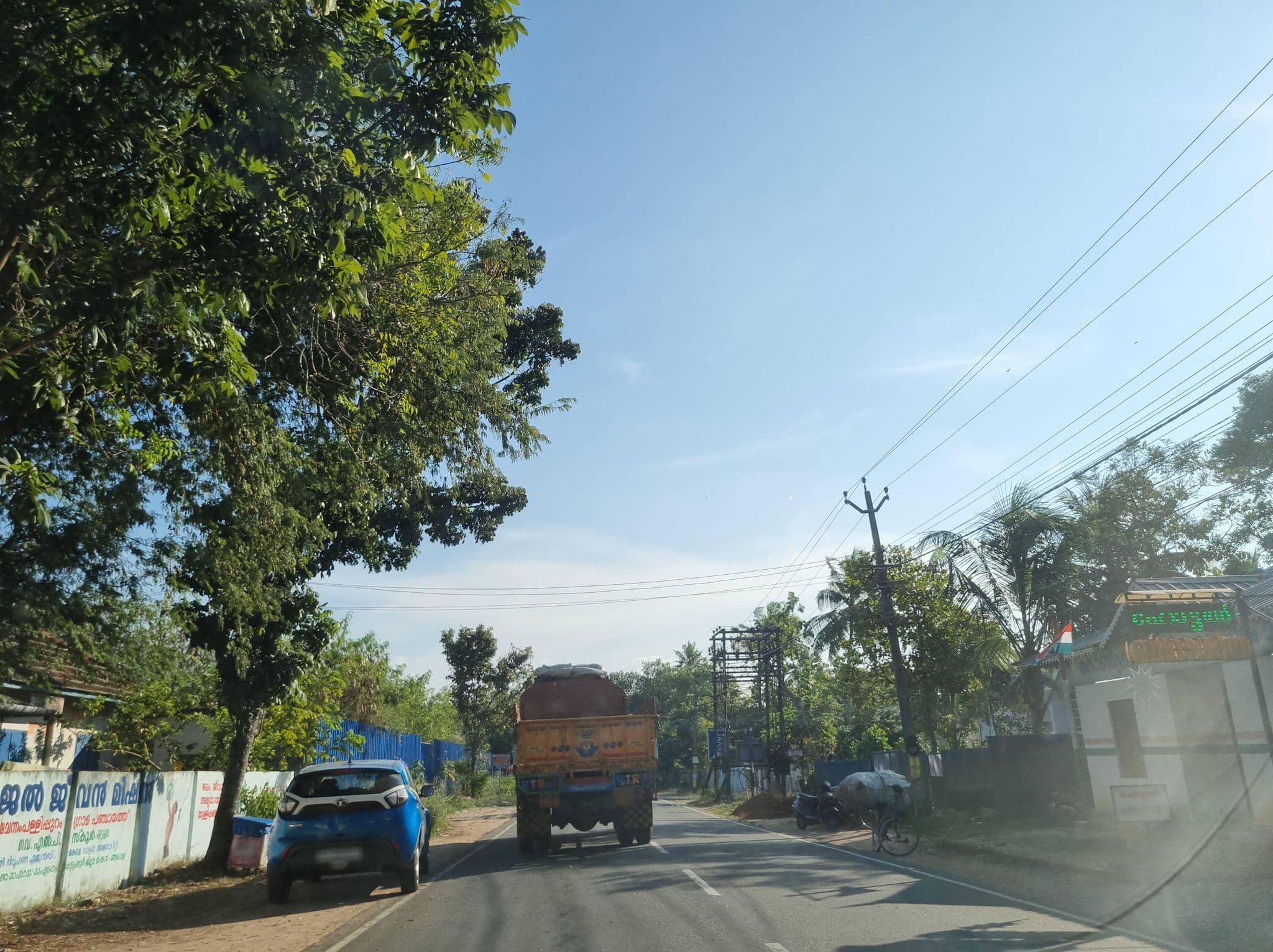 Street view near Hotel Badhaniya, Pallipuram — © Gannu03 (CC BY-SA · Mapillary)