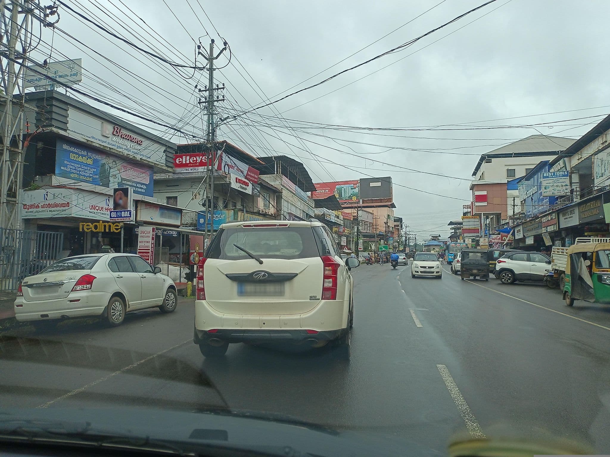 Street view near Victoria Tourist Home, Kunnamkulam — © gnoeee (CC BY-SA · Mapillary)