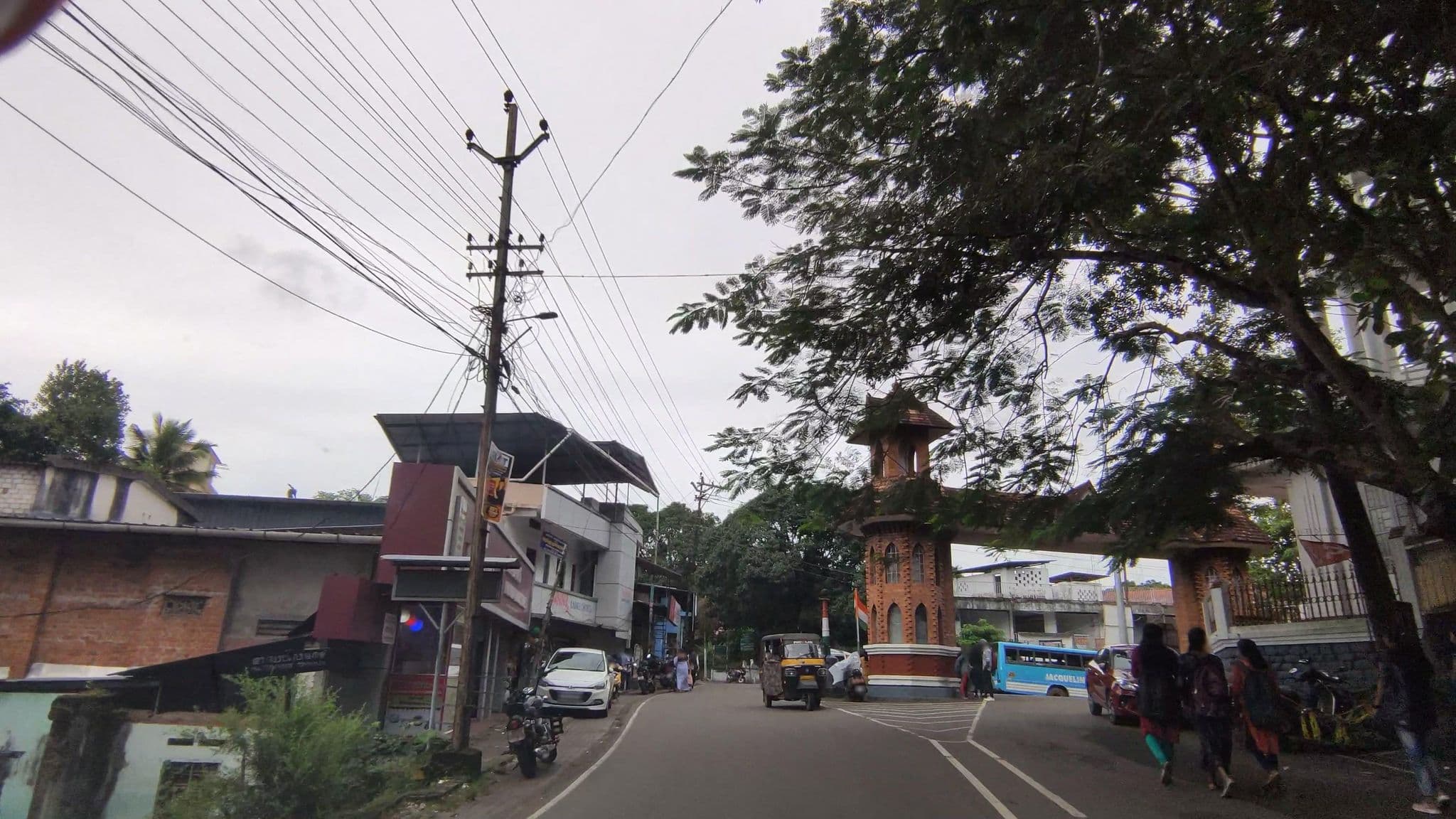 Street view near Joyees Inn, Perumbaikad — © V15 (CC BY-SA · Mapillary)