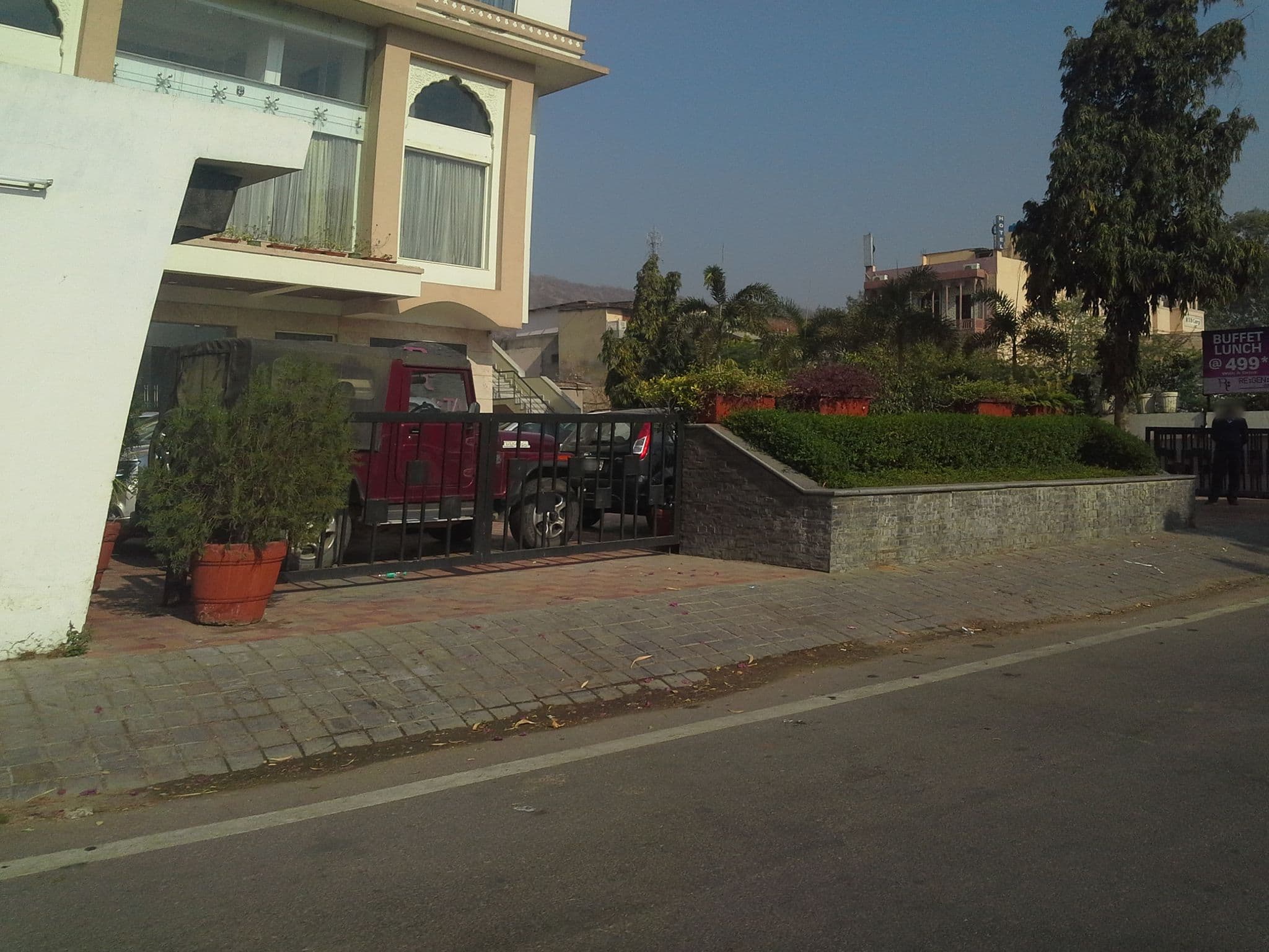 Street view near Regenta Central, Ākera — © omnibus (CC BY-SA · Mapillary)