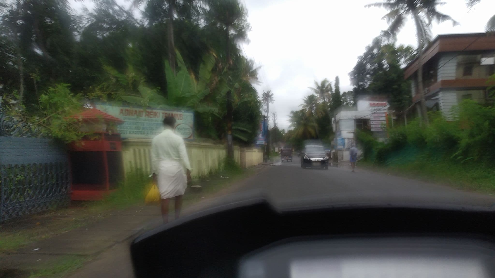 Street view near Holiday Hotel, Vadakakarai — © jothishbabu (CC BY-SA · Mapillary)