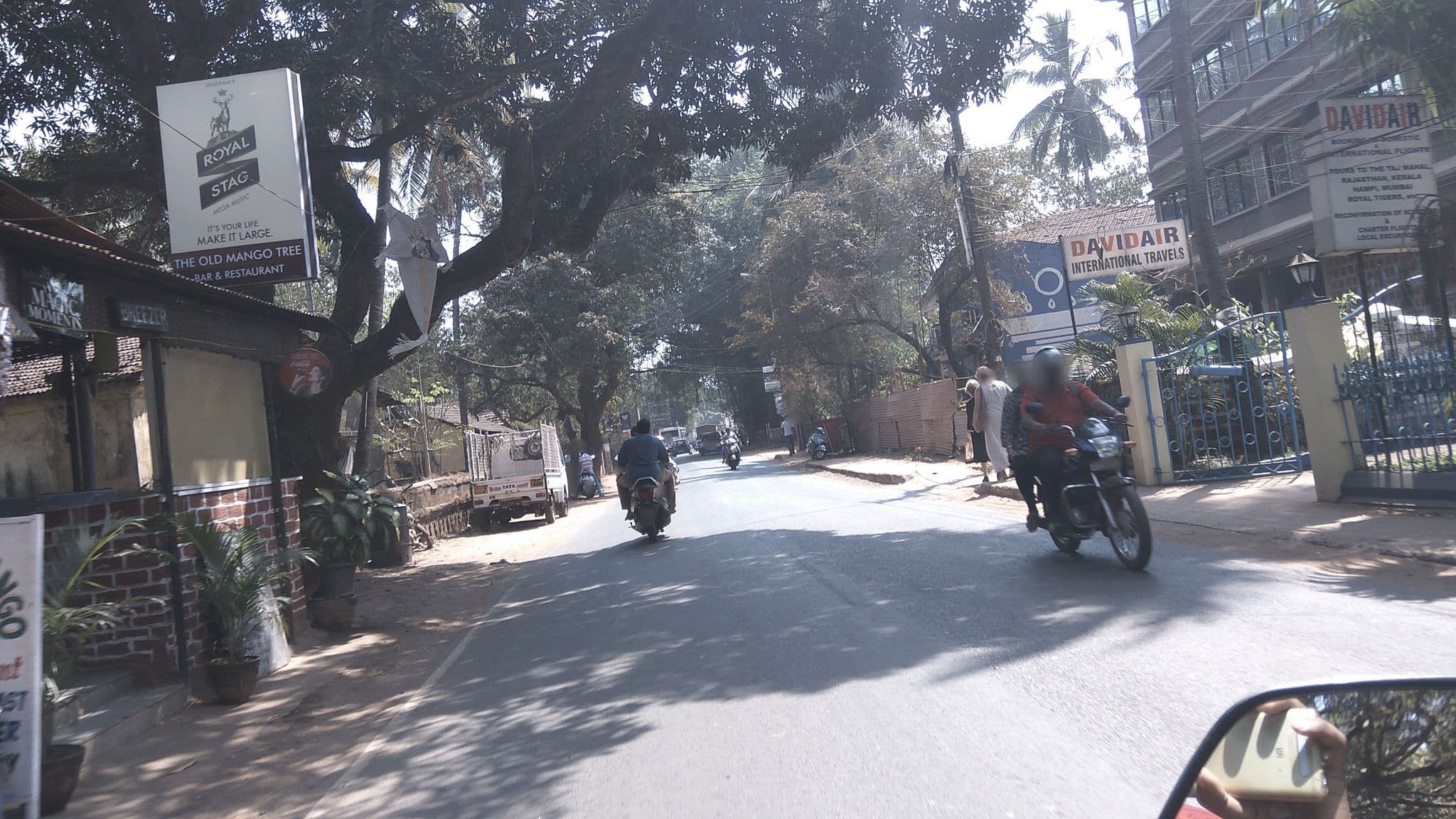 Street view near Candolim Grande, Candolim — © natarajakaveeti (CC BY-SA · Mapillary)