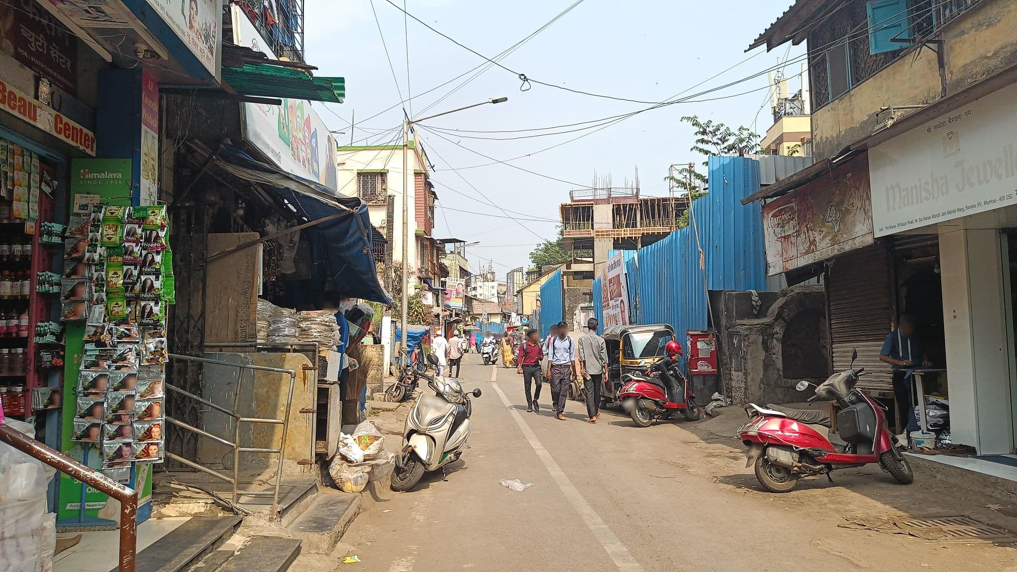 Street view near Horn Ok Please Hostel Mumbai, Dhārāvi — © varunbhakhri (CC BY-SA · Mapillary)