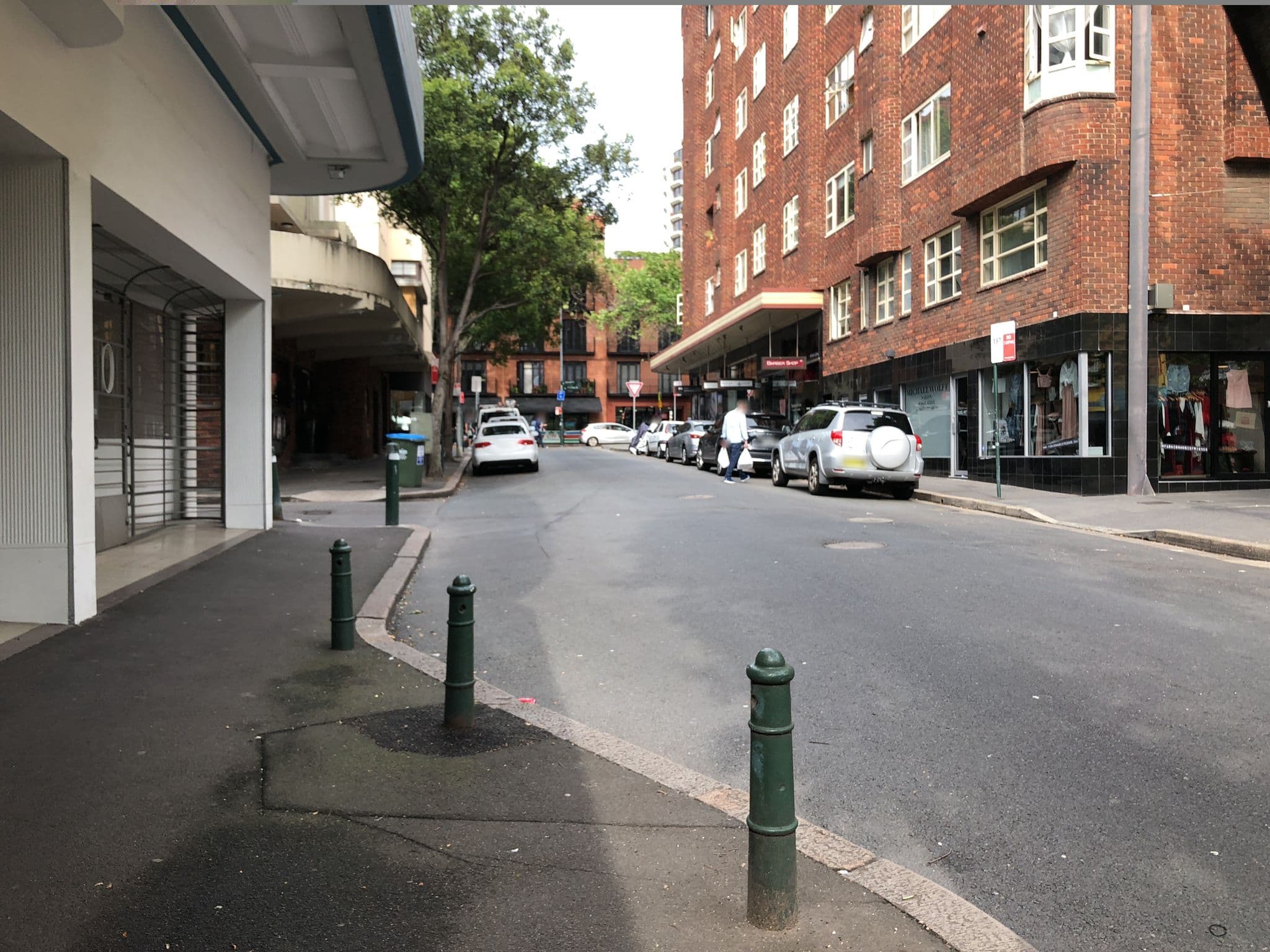 Street view near Mad Monkey Potts Point, Elizabeth Bay — © bswatkins (CC BY-SA · Mapillary)