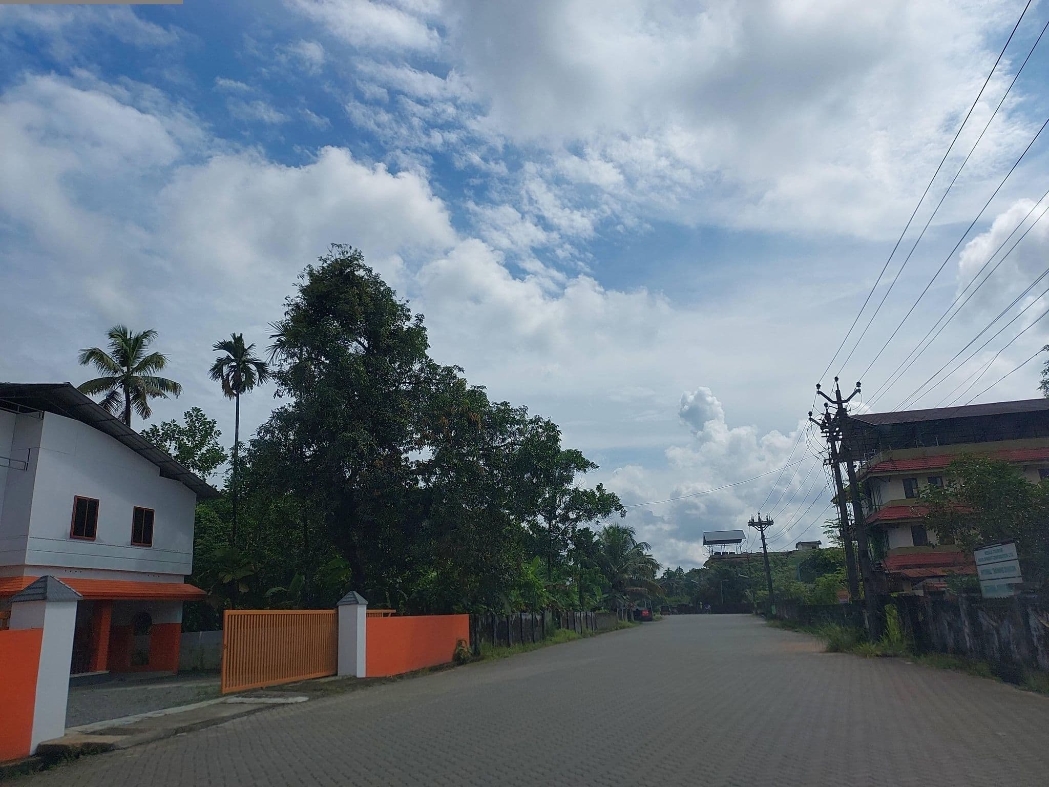 Street view near KTDC Tamarind Hotel, Martūru — © V15 (CC BY-SA · Mapillary)
