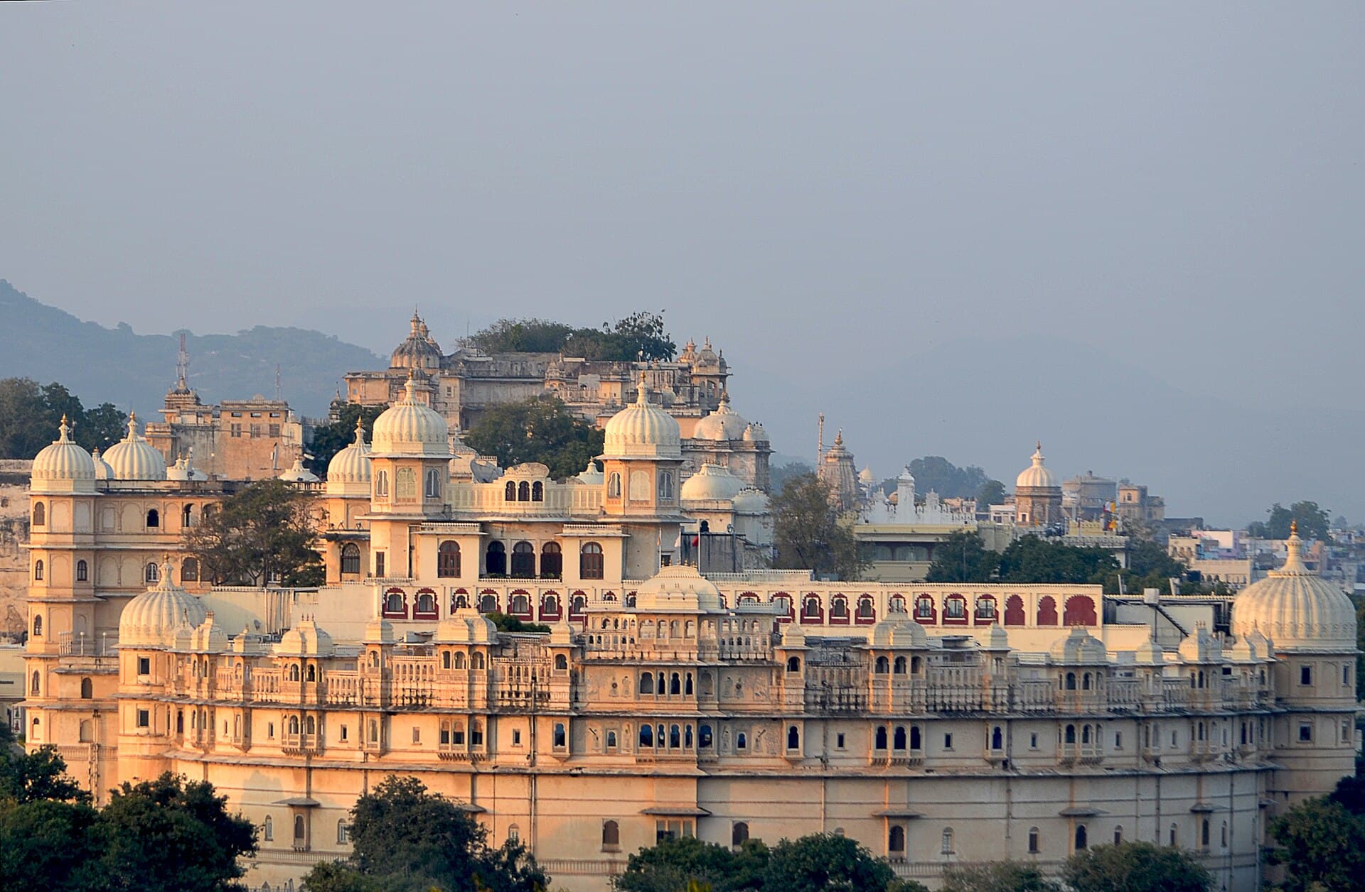 Shiv Niwas Palace (via Wikimedia Commons, CC BY-SA 4.0)