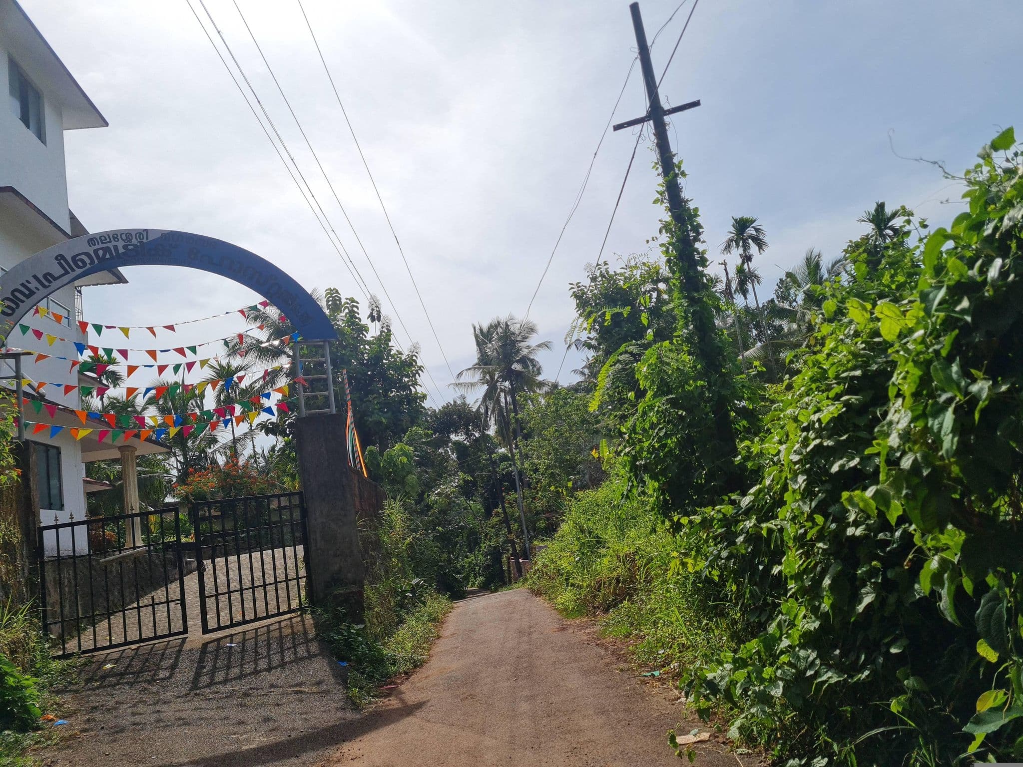 Street view near Womens Hostel, Tellicherry — © dinshkm (CC BY-SA · Mapillary)