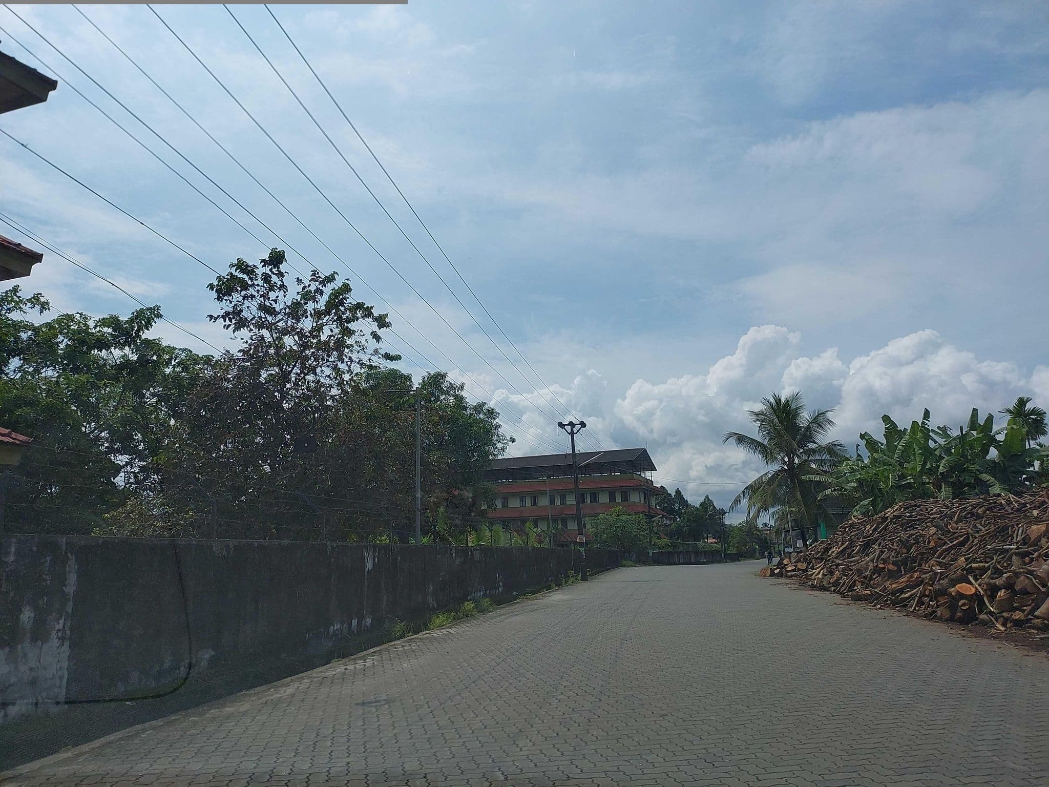 Street view near Research Scholars hostel, Martūru — © V15 (CC BY-SA · Mapillary)