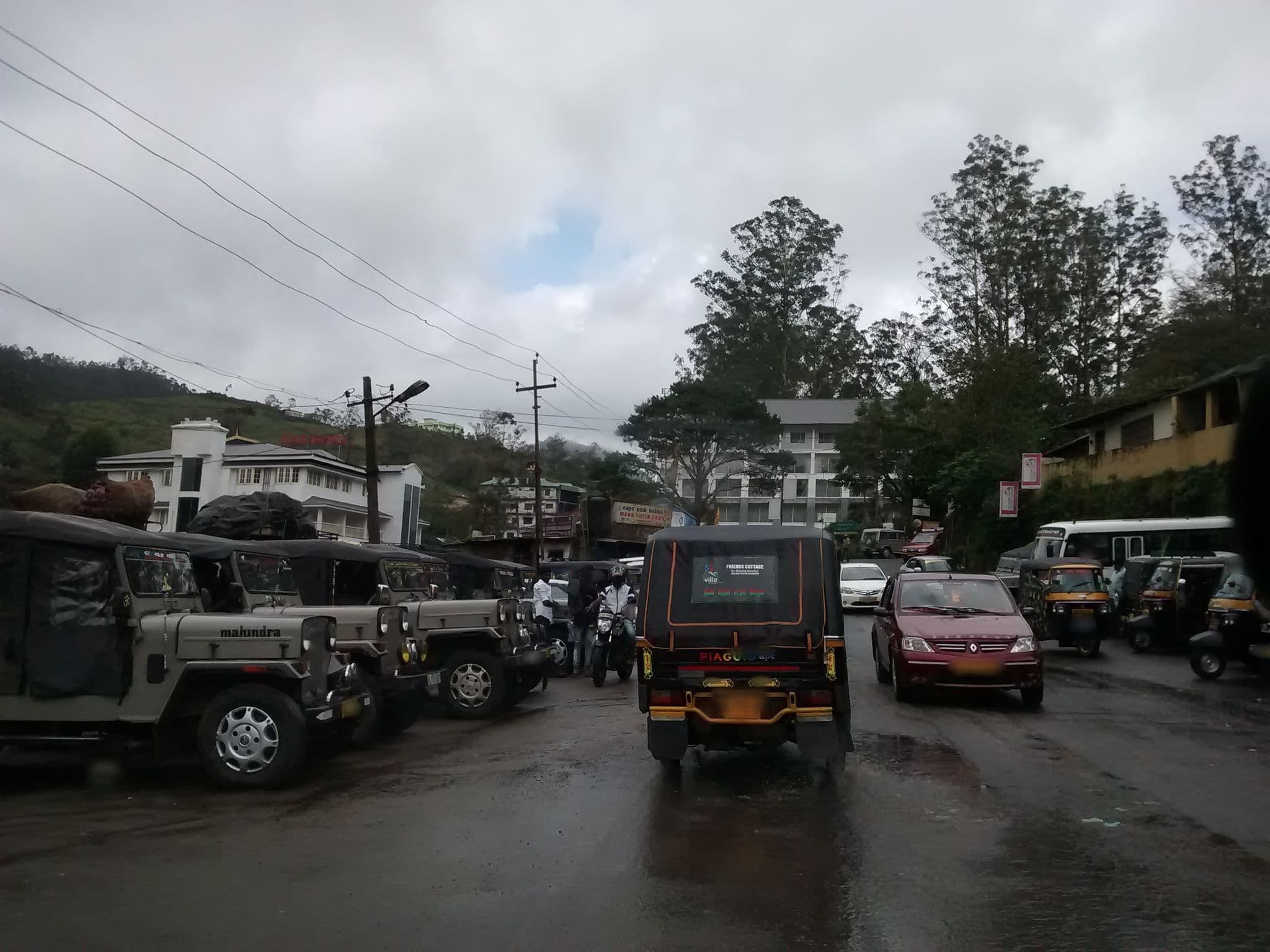 Street view near Jays Inn, Munnar — © chethan (CC BY-SA · Mapillary)