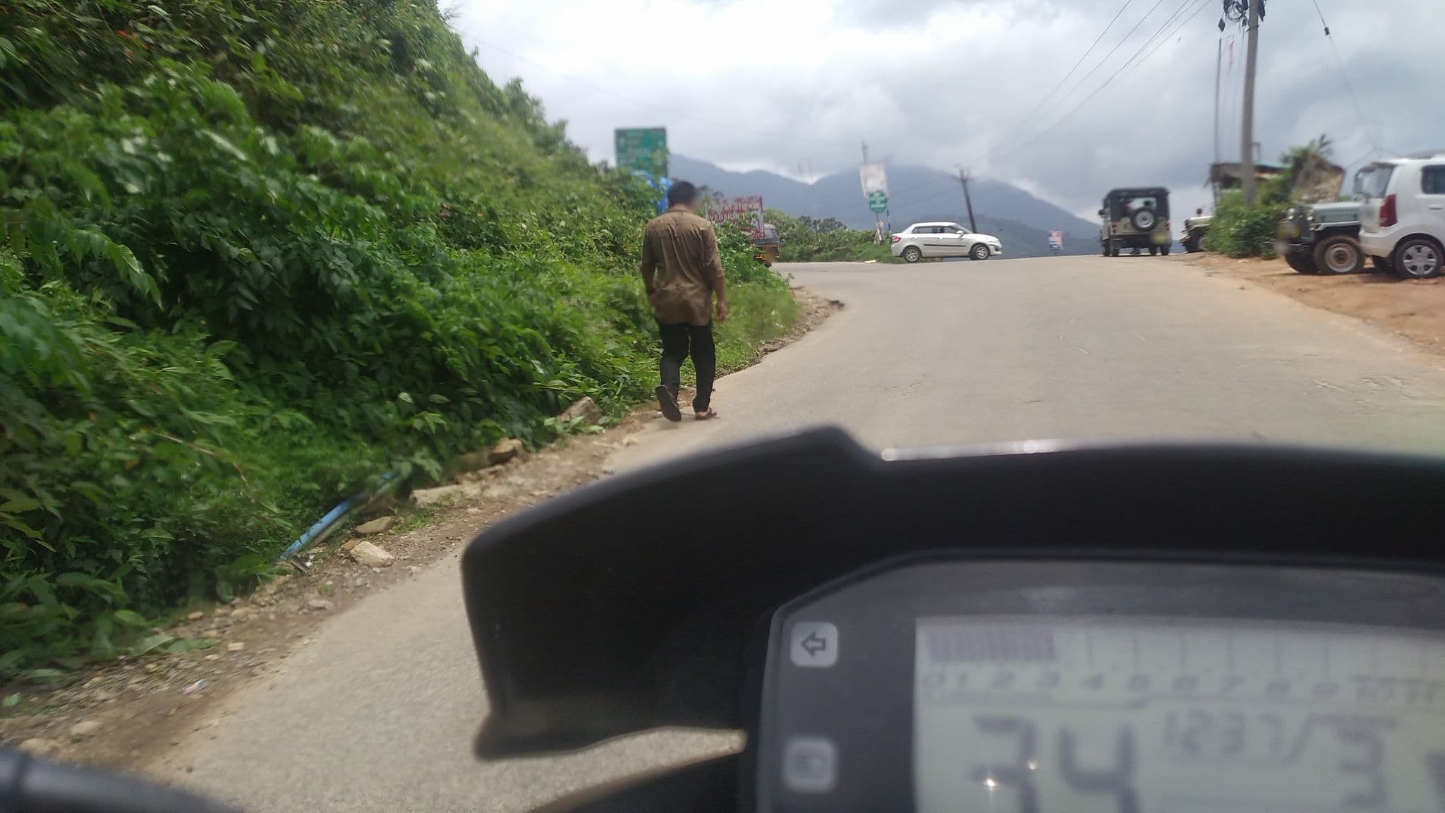 Street view near Misty Mountain Resort, Munnar