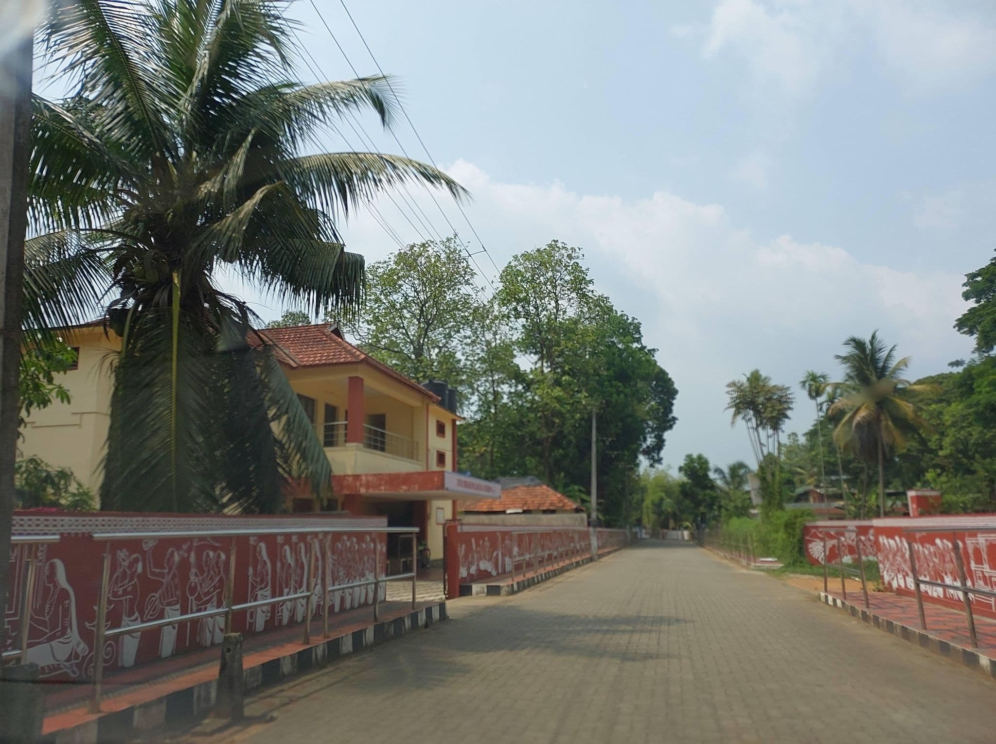 Street view near Sringeri Sharada Guest House, Martūru — © V15 (CC BY-SA · Mapillary)