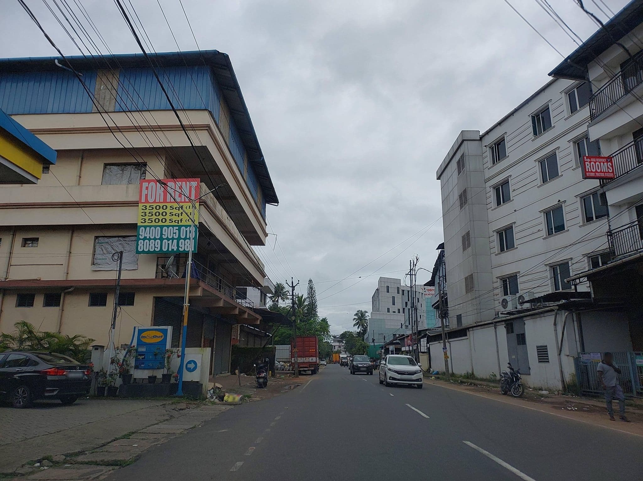 Street view near Hotel Navaratna, Aluva — © V15 (CC BY-SA · Mapillary)