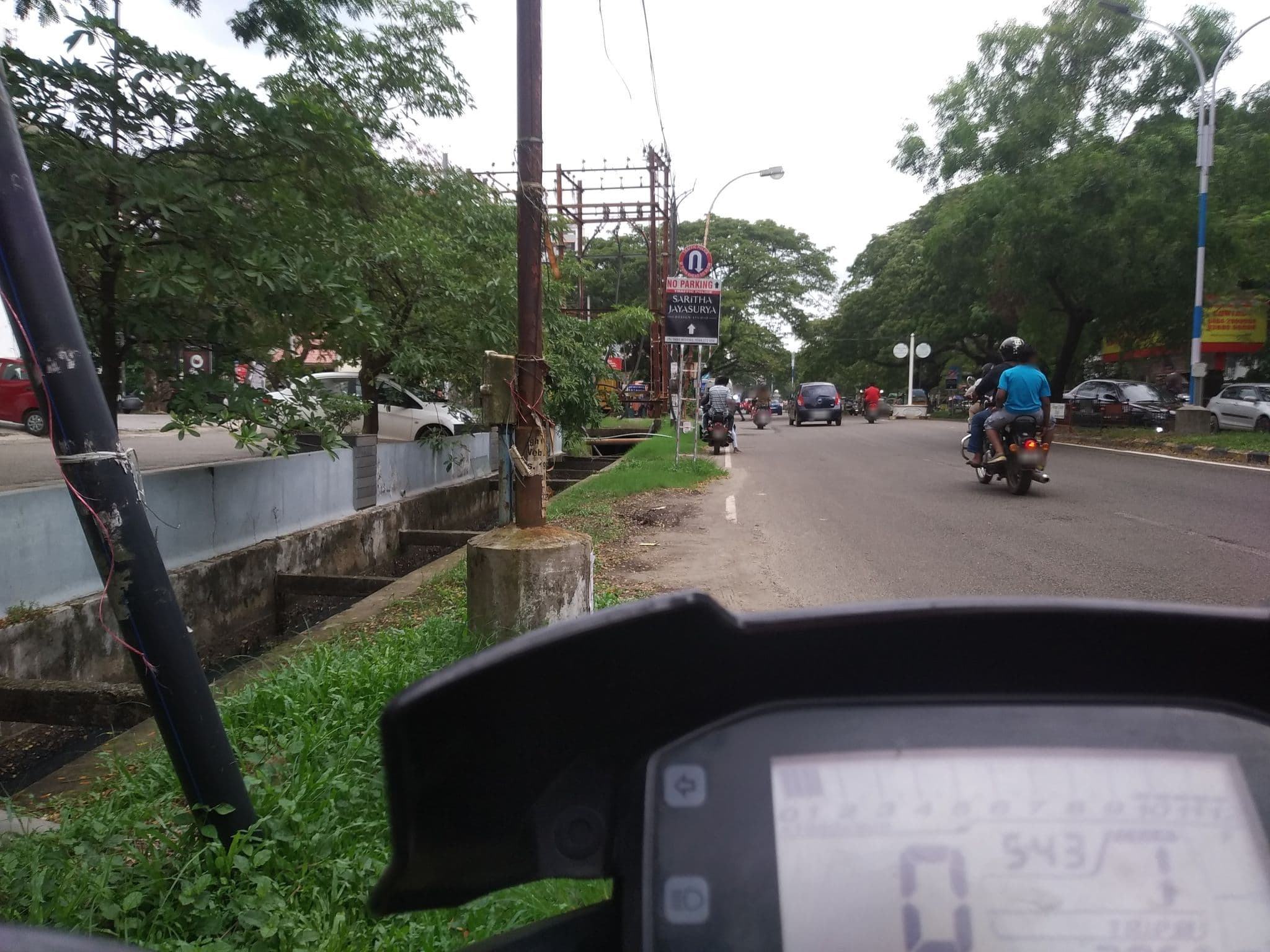 Street view near Avenue Center Hotel, Kanayannur