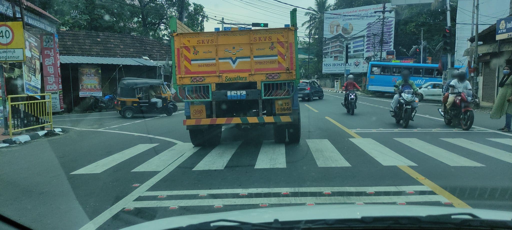Street view near Santhi Palace, Chengannūr — © V15 (CC BY-SA · Mapillary)