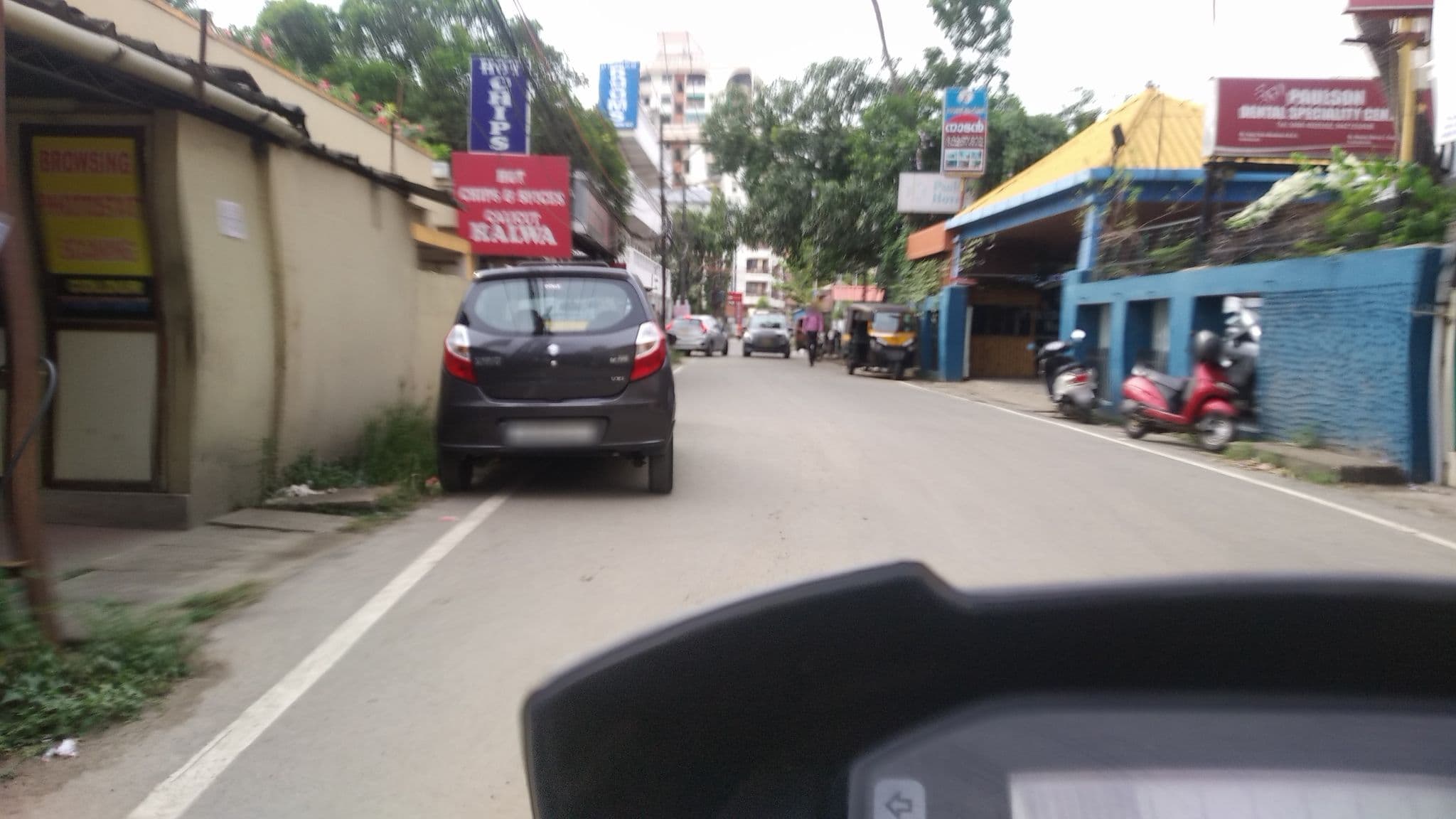 Street view near Hotel Paulson Park, Kanayannur