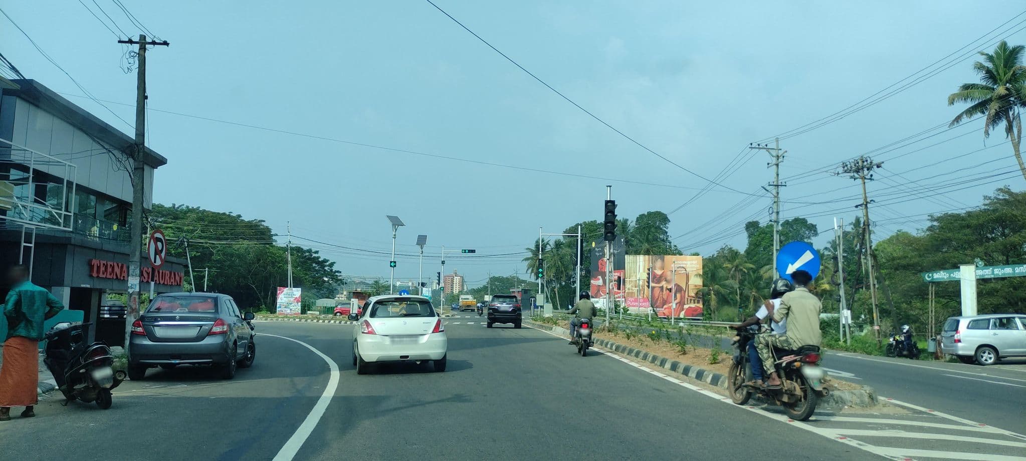 Street view near Saravanas, Tiruvalla — © V15 (CC BY-SA · Mapillary)