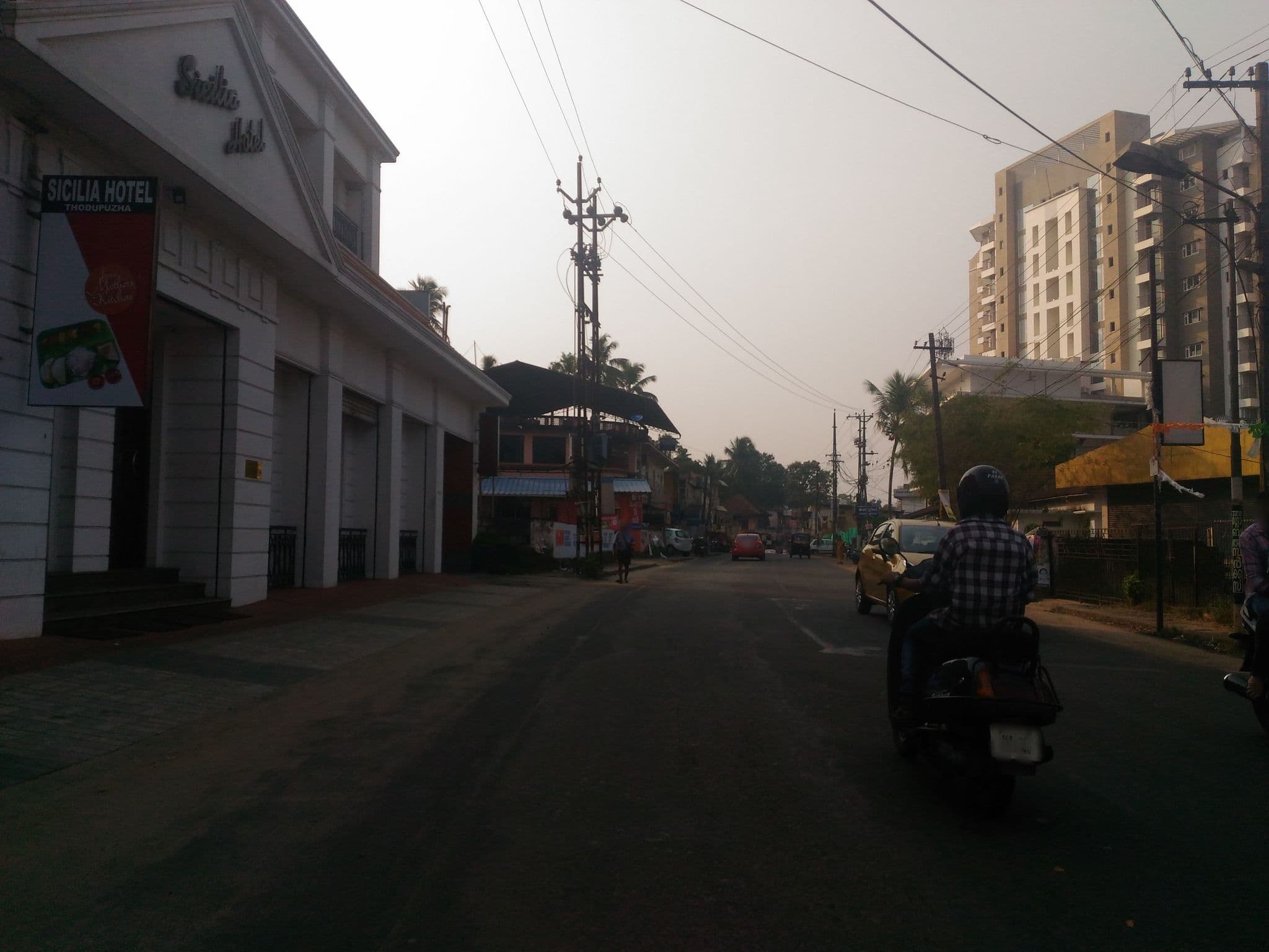Street view near Sicilia Hotel, Thodupuzha — © anu_thomas (CC BY-SA · Mapillary)
