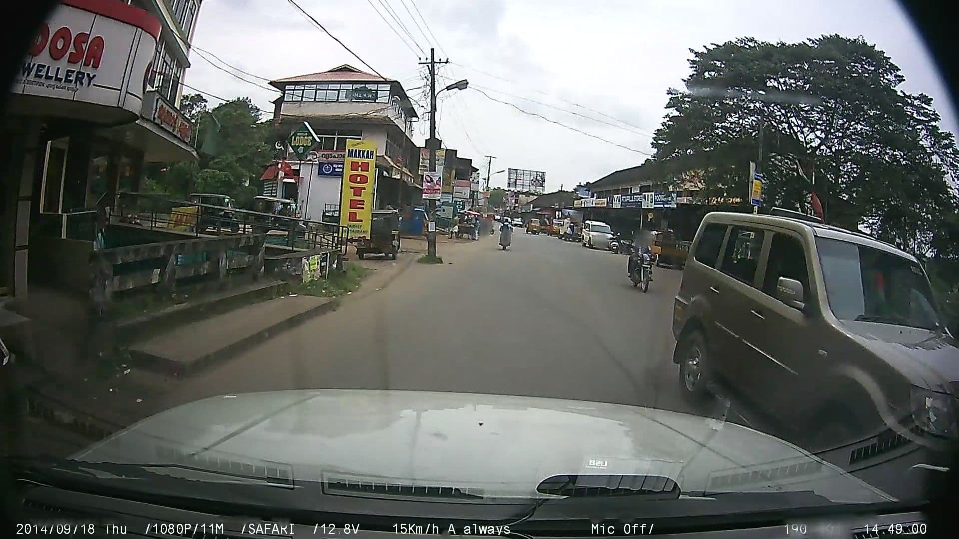 Street view near Hayath Hotel, Mūvattupula — © johnichan (CC BY-SA · Mapillary)