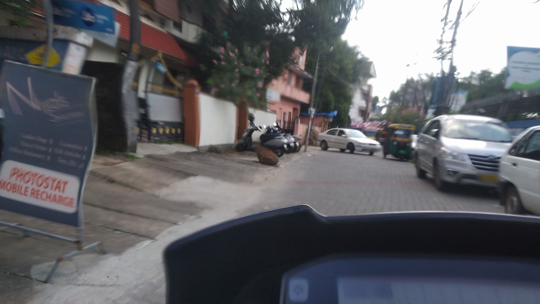 Street view near Thakkali Oru Naadan Bhakshana Shala, Mulavukad — © jothishbabu (CC BY-SA · Mapillary)