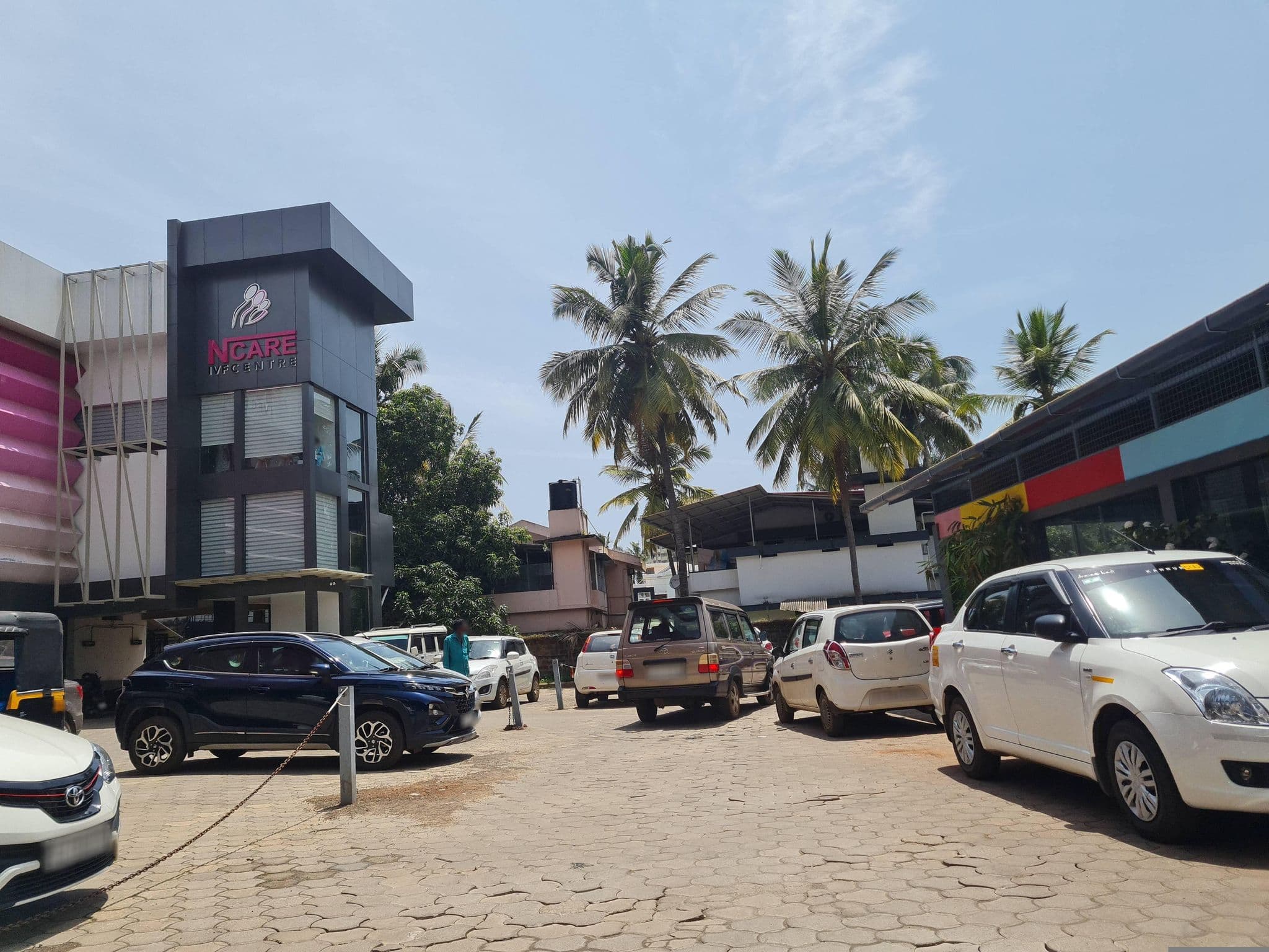 Street view near Kiwizo Robotic Hotel, Kannur — © dinshkm (CC BY-SA · Mapillary)
