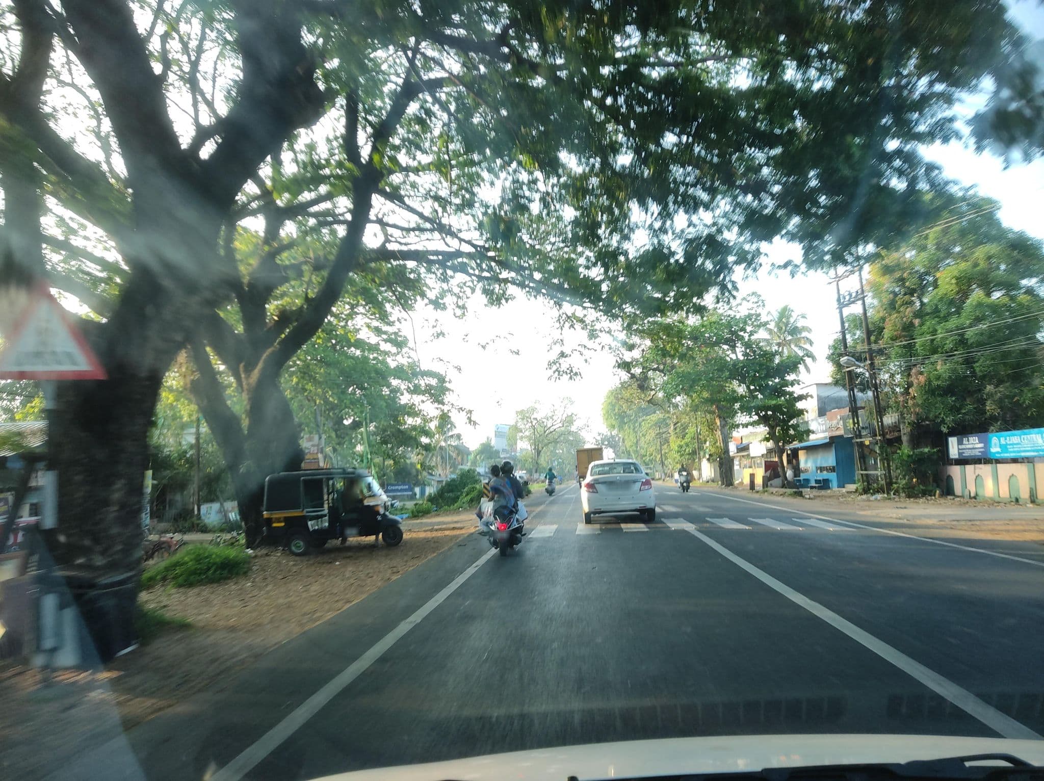 Street view near Jeelani Hotel, Kunnumma — © V15 (CC BY-SA · Mapillary)