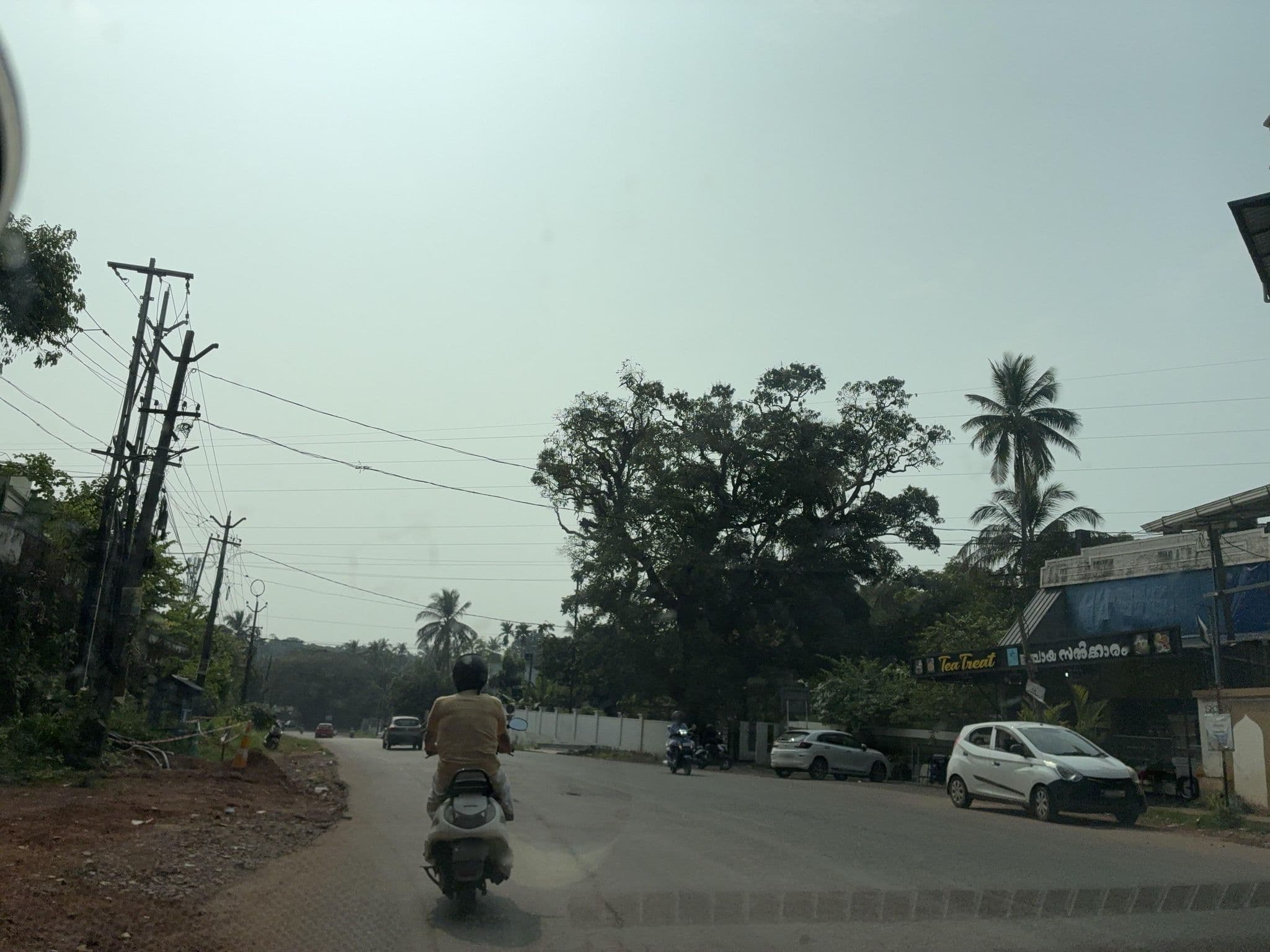 Street view near Mundayad hotel, Elayavur — © kiranahire (CC BY-SA · Mapillary)