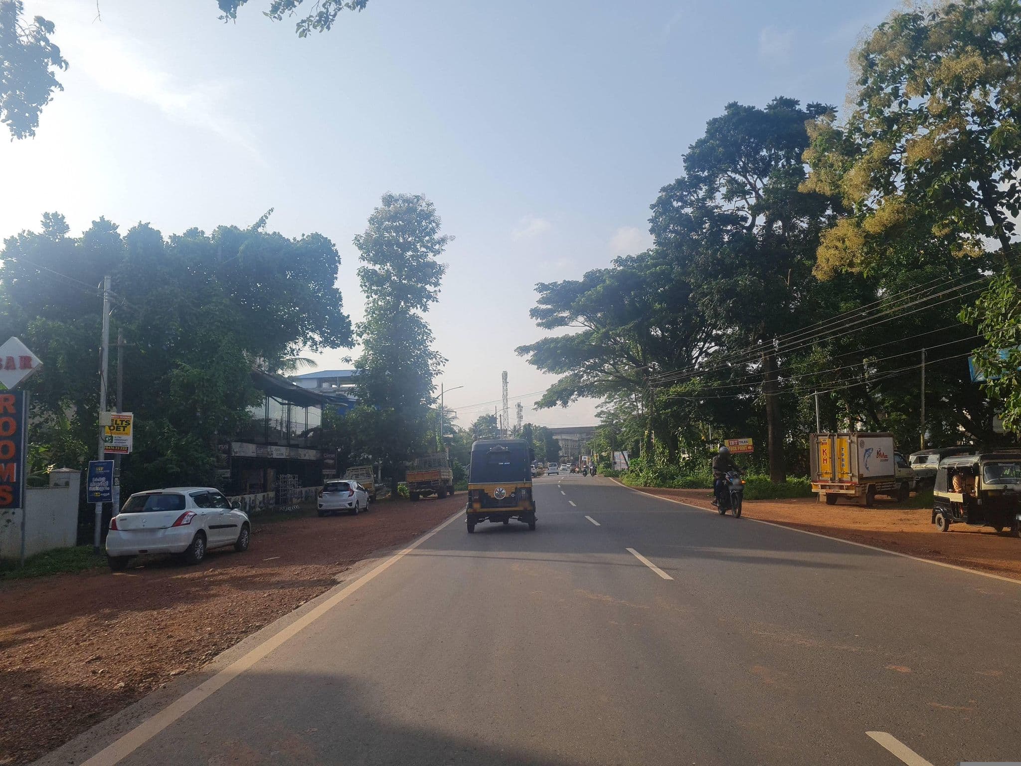 Street view near Hotrel Chembarathy Gardens, Taliparamba — © dinshkm (CC BY-SA · Mapillary)