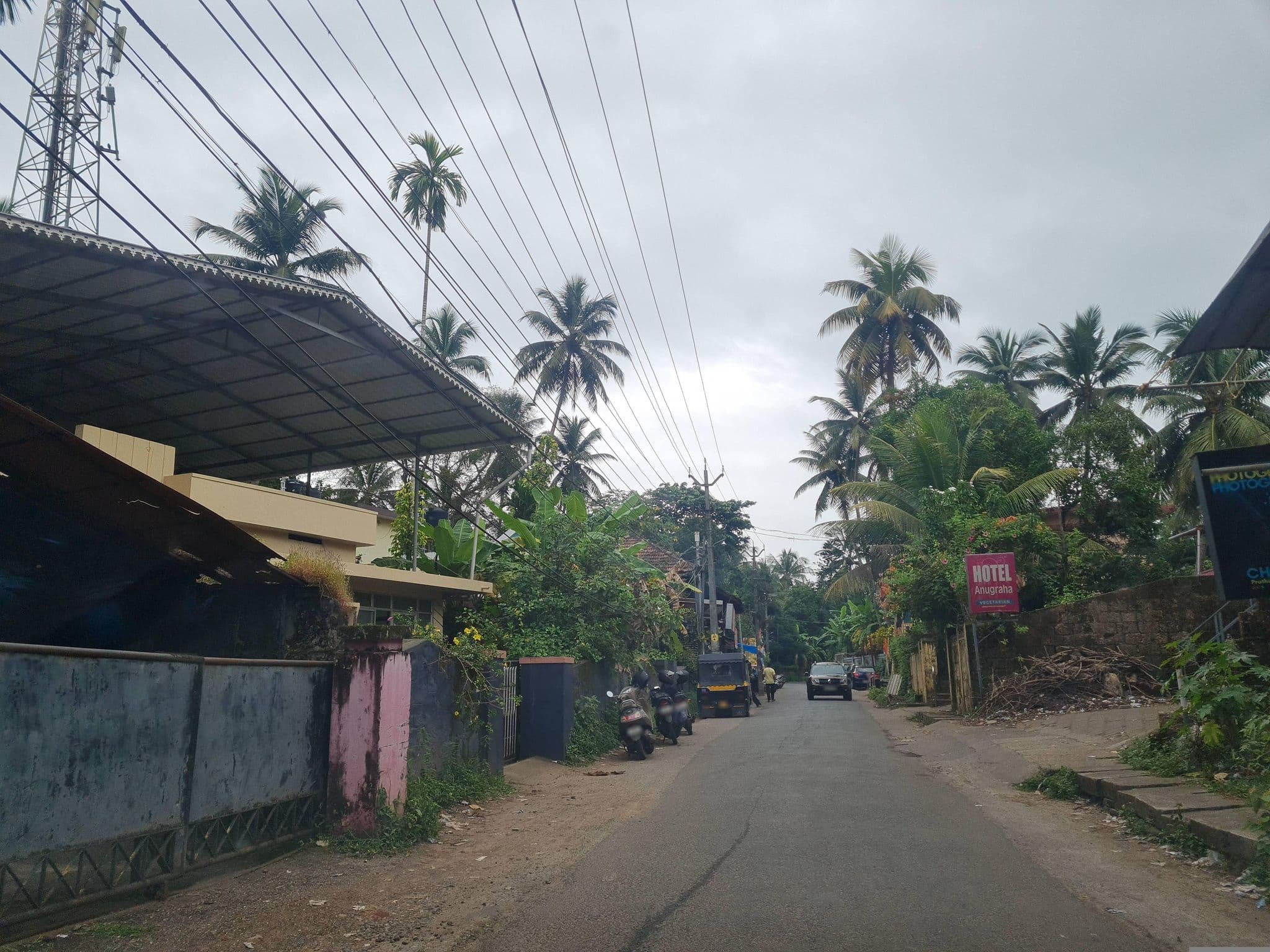 Street view near Anugraha Hotel, Tellicherry — © dinshkm (CC BY-SA · Mapillary)
