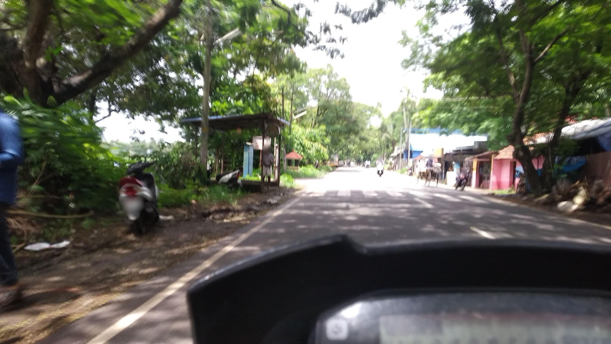 Street view near Hotel and Tea Shop, Karumālūr — © jothishbabu (CC BY-SA · Mapillary)