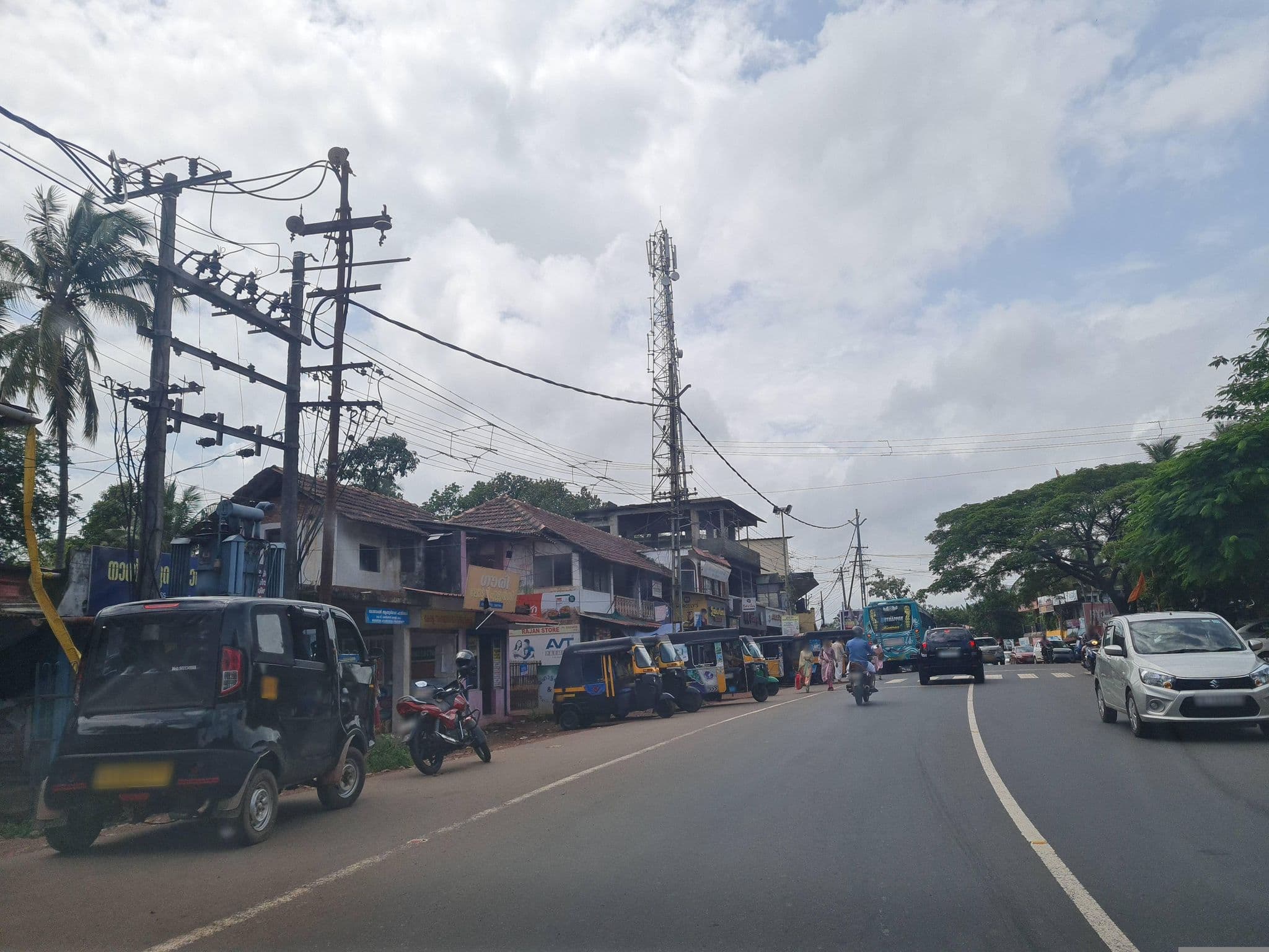 Street view near achutan hotel, Thottada — © dinshkm (CC BY-SA · Mapillary)
