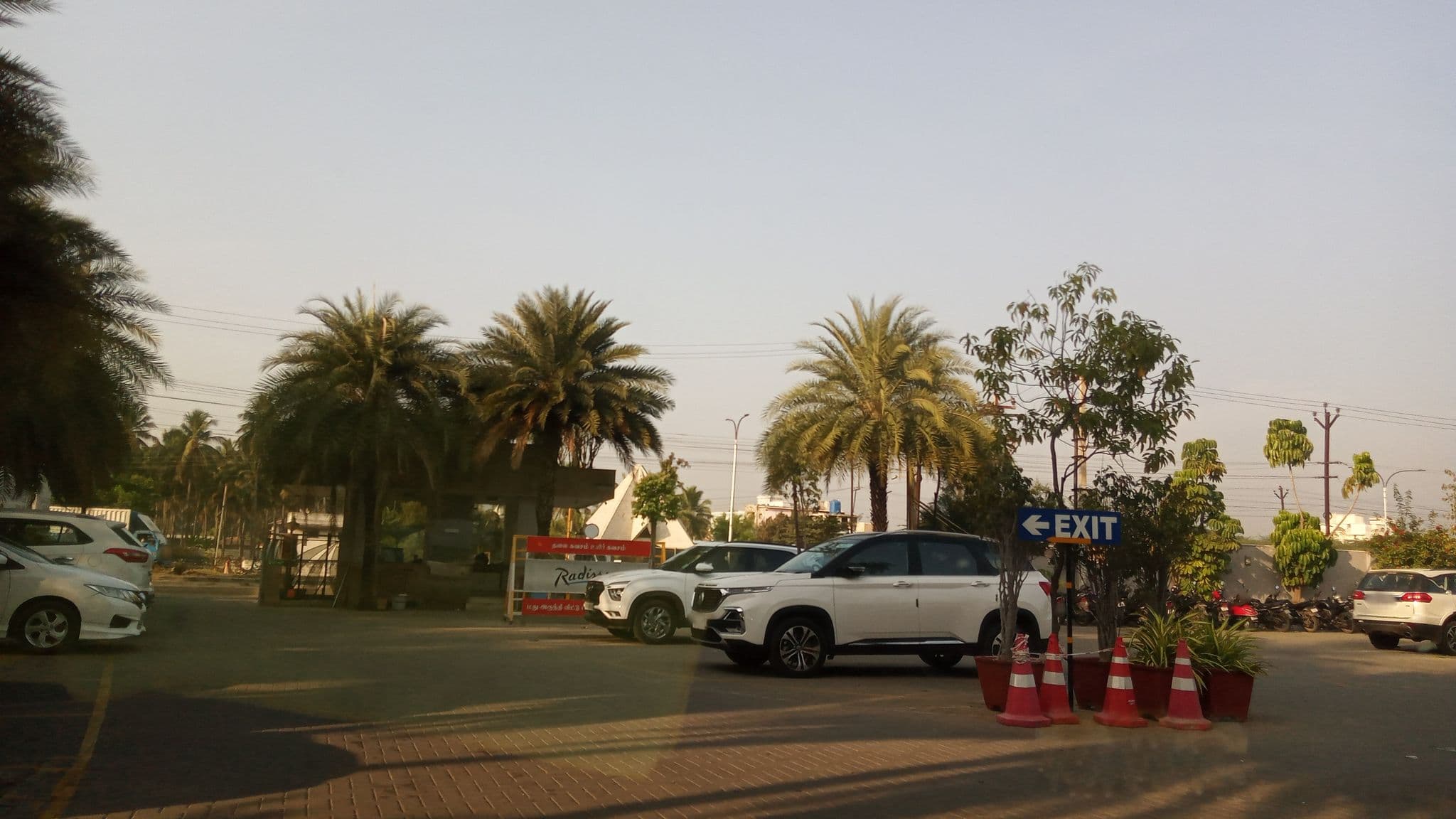 Street view near Radisson, Vellakkalpatty — © pradeepbv (CC BY-SA · Mapillary)