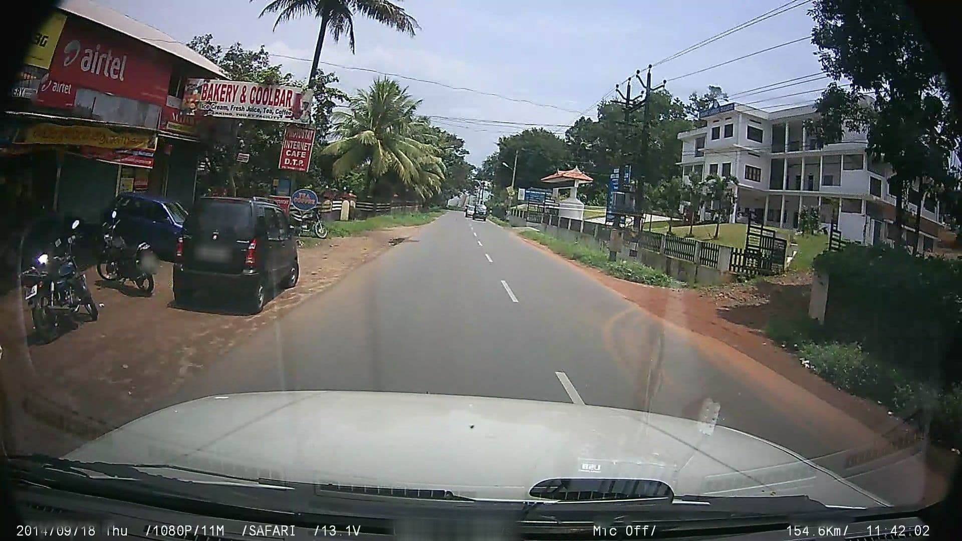 Street view near Ambady HOTEL, Kotamangalam — © johnichan (CC BY-SA · Mapillary)