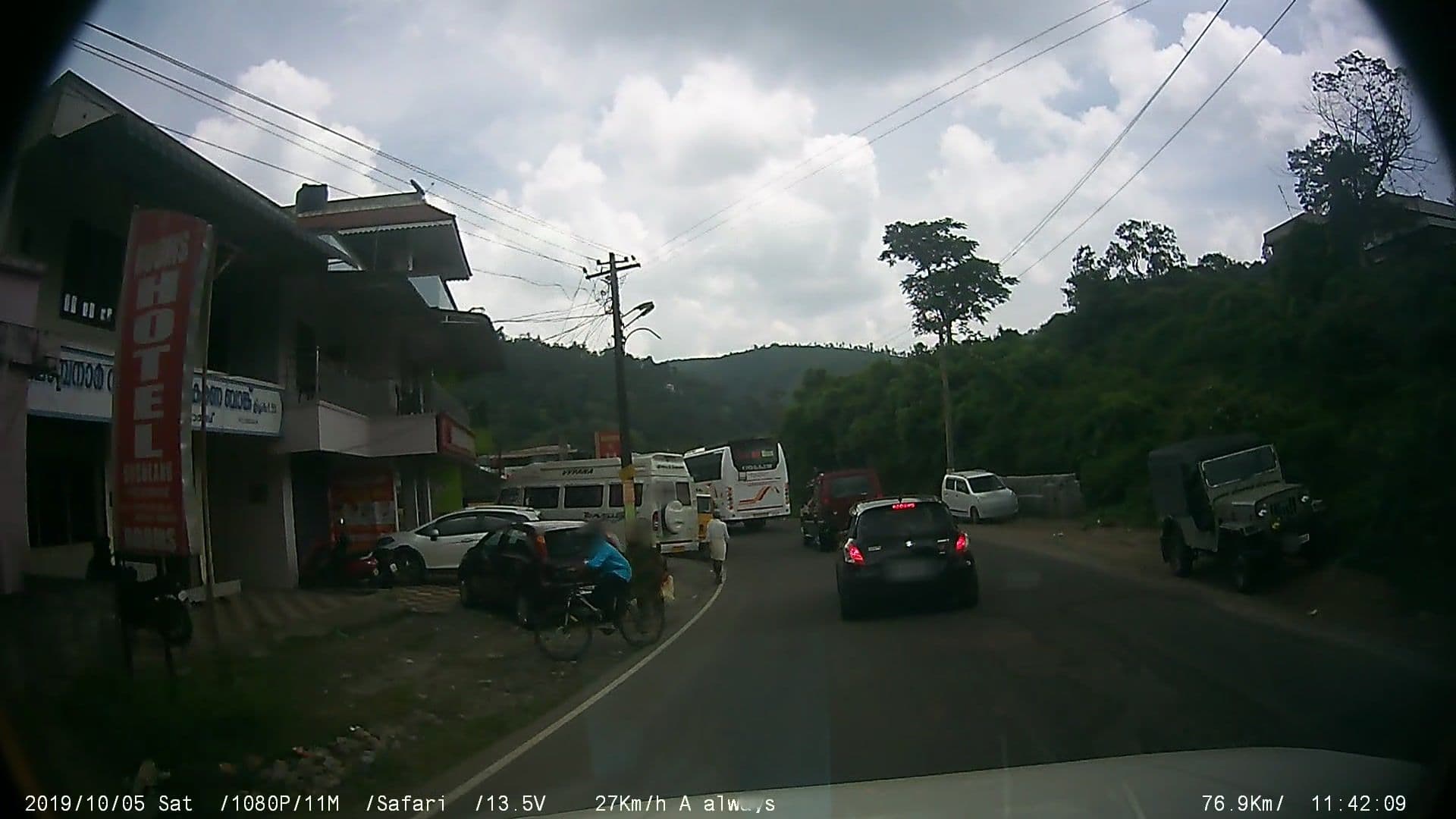 Street view near Oru Pothichoru, Erāttupetta — © johnichan (CC BY-SA · Mapillary)
