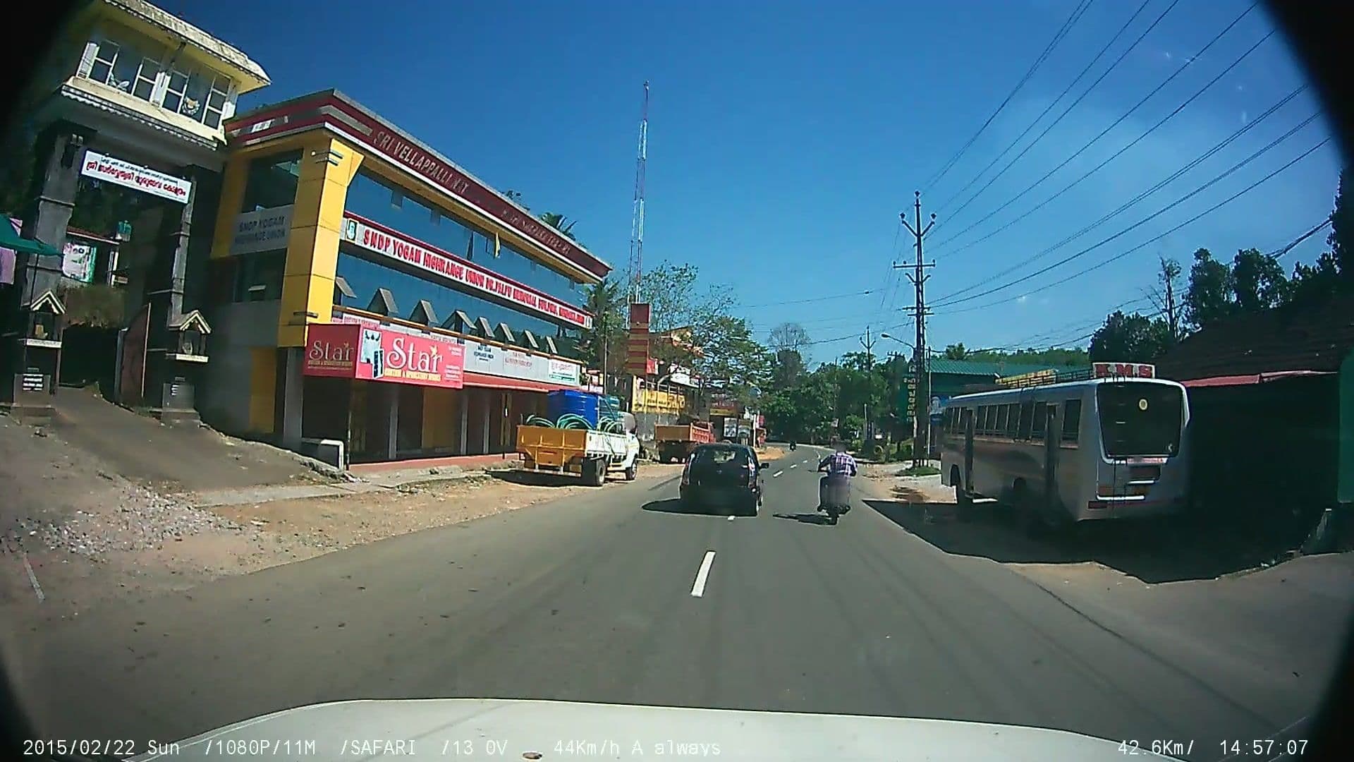 Street view near Hotel Vazhiyoram, Erāttupetta — © johnichan (CC BY-SA · Mapillary)