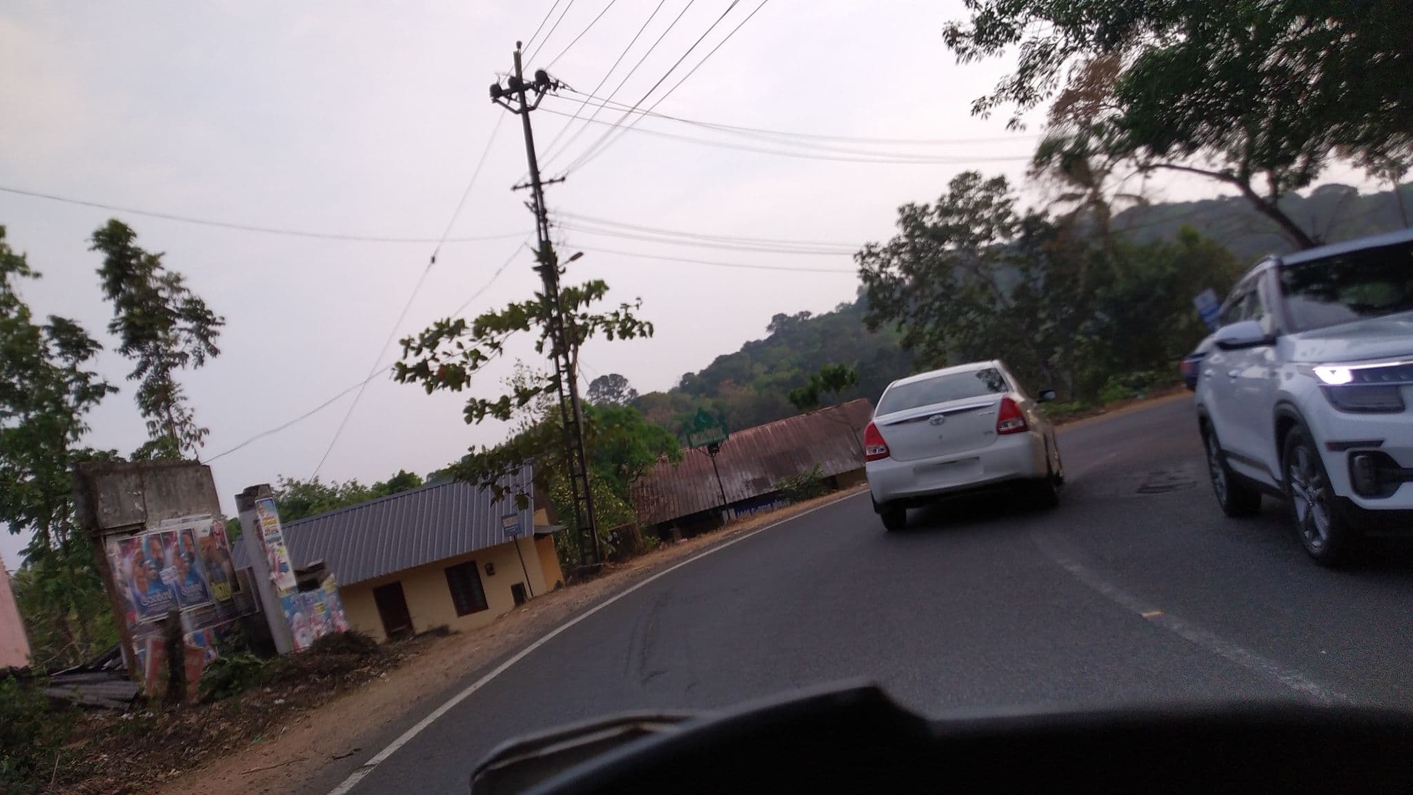 Street view near Priyadarsini Ladies Hostel, Puthuppally — © jothishbabu (CC BY-SA · Mapillary)