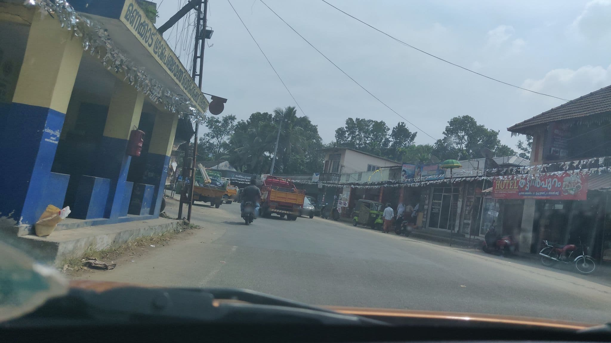 Street view near Food Land, Thodupuzha — © stefan005 (CC BY-SA · Mapillary)