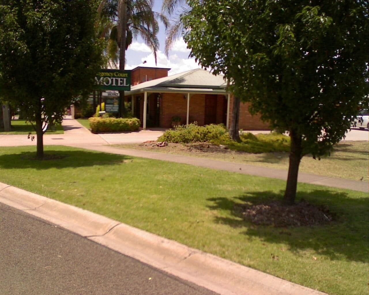 Street view near Regency Court, Cobram — © bob3bob3 (CC BY-SA · Mapillary)