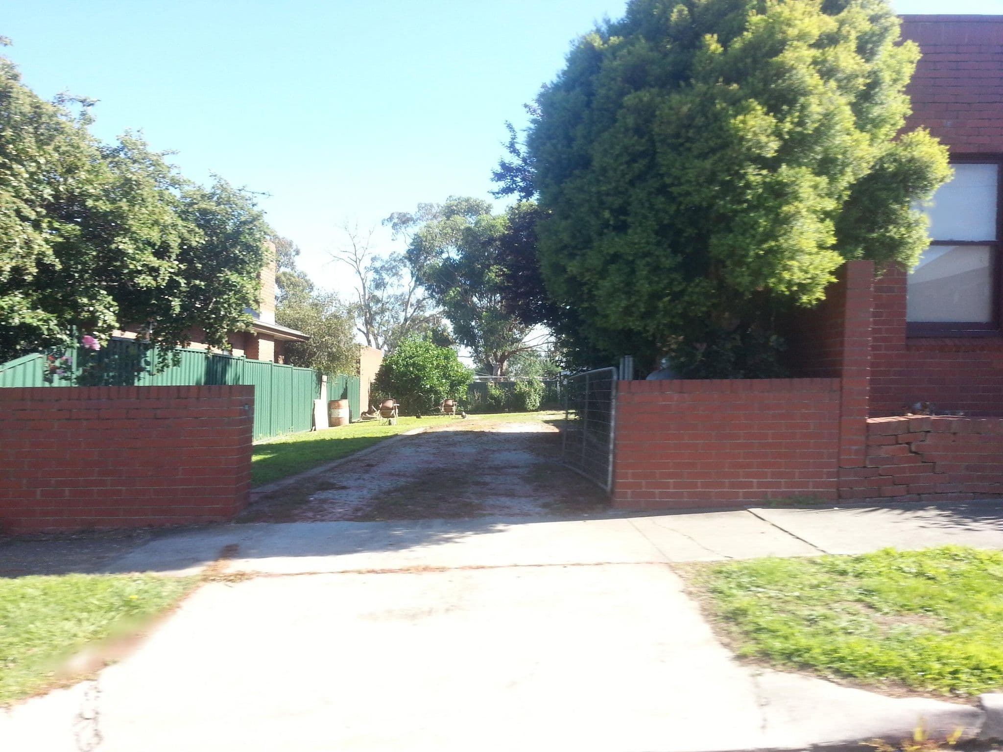 Street view near Court House Hotel, Clunes — © bob3bob3 (CC BY-SA · Mapillary)