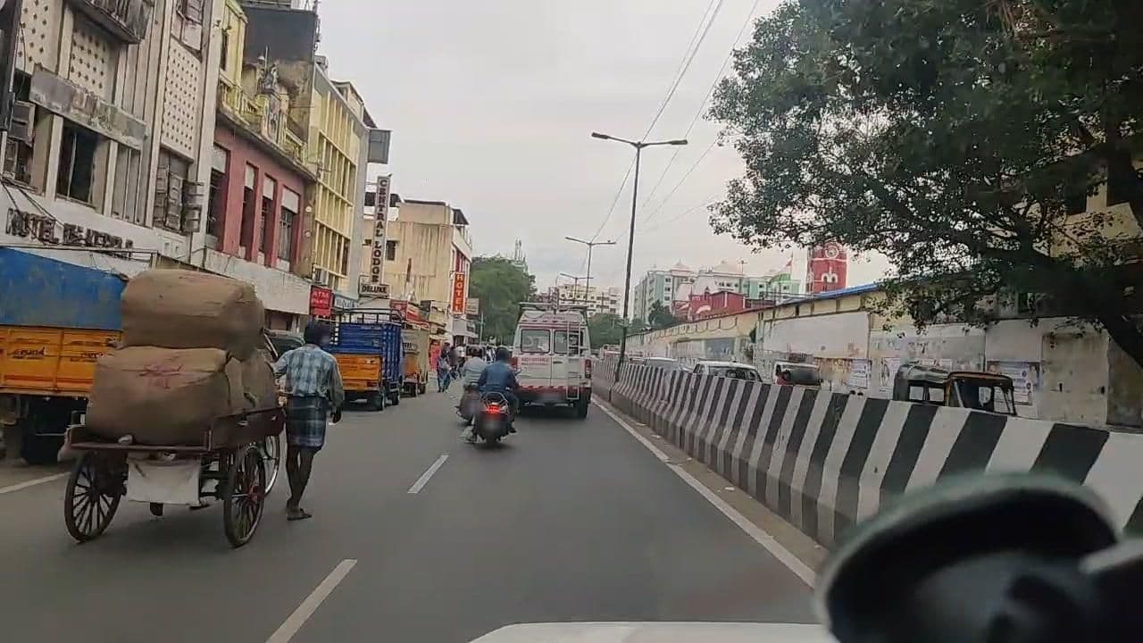 Street view near Saravana Inn, Chennai — © roadroid (CC BY-SA · Mapillary)